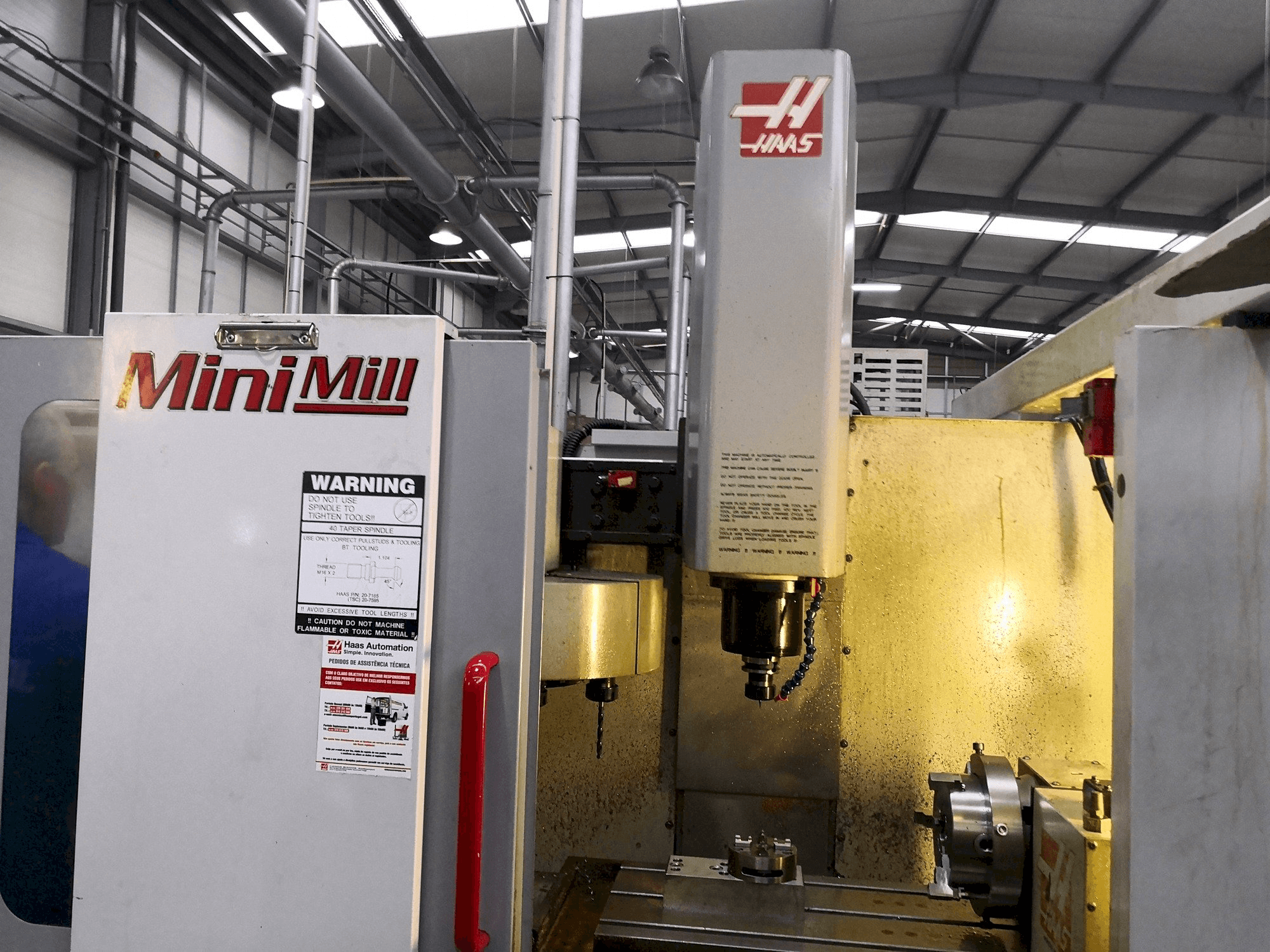 Koneen HAAS Mini Mill CE etunäkymä