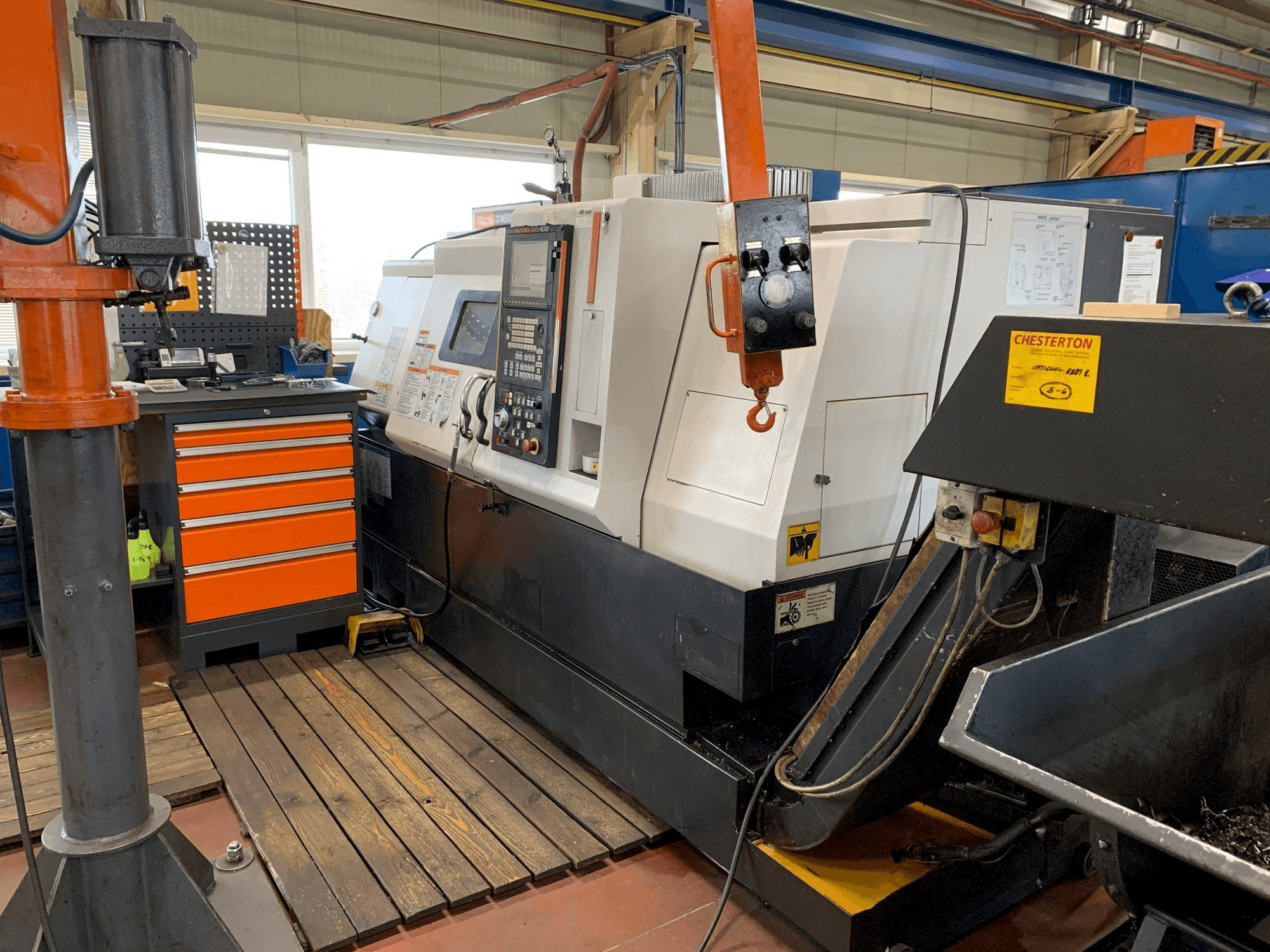 Koneen Mazak QTN - 250 etunäkymä