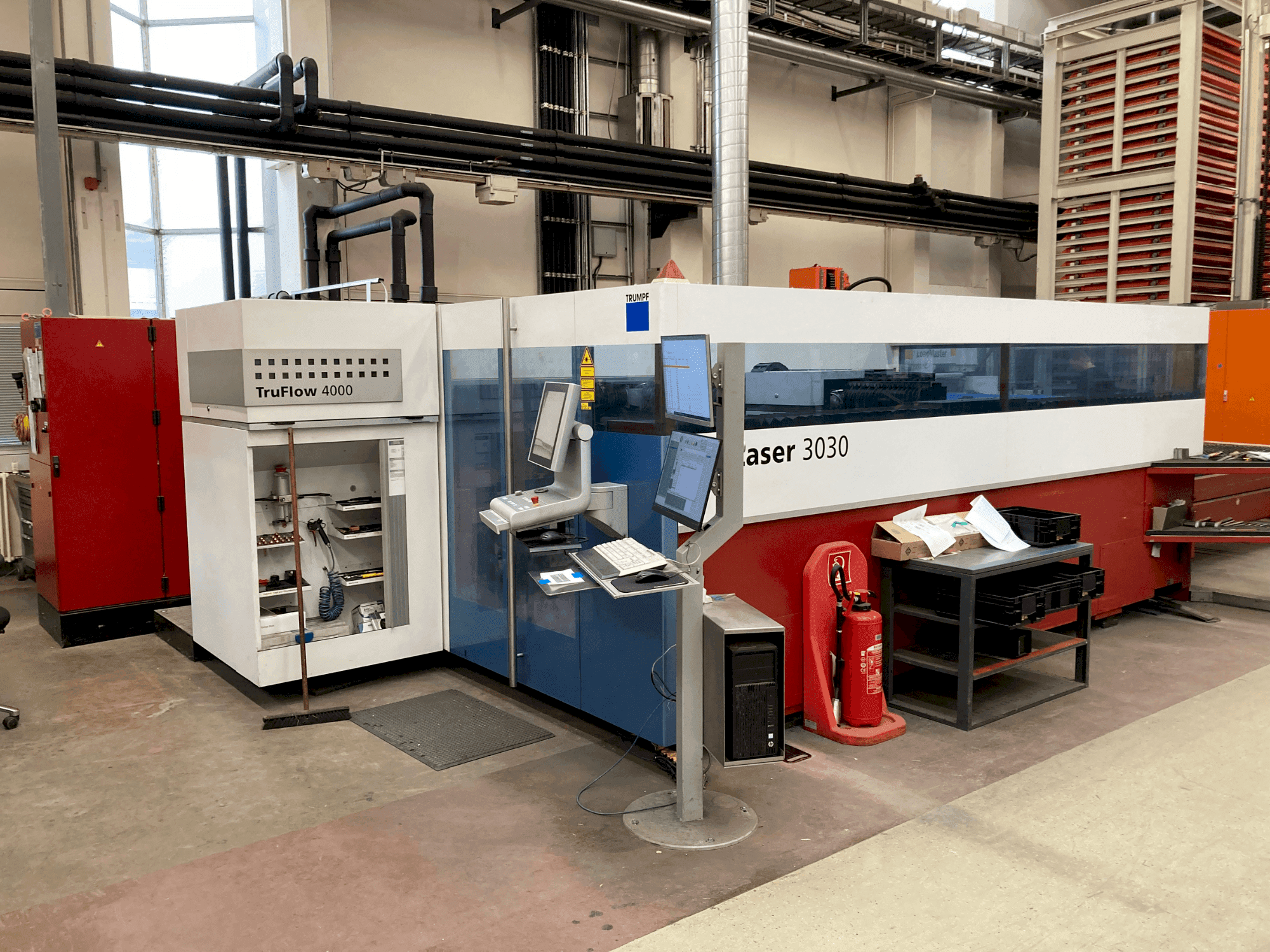 Koneen TRUMPF TruLaser 3030 etunäkymä