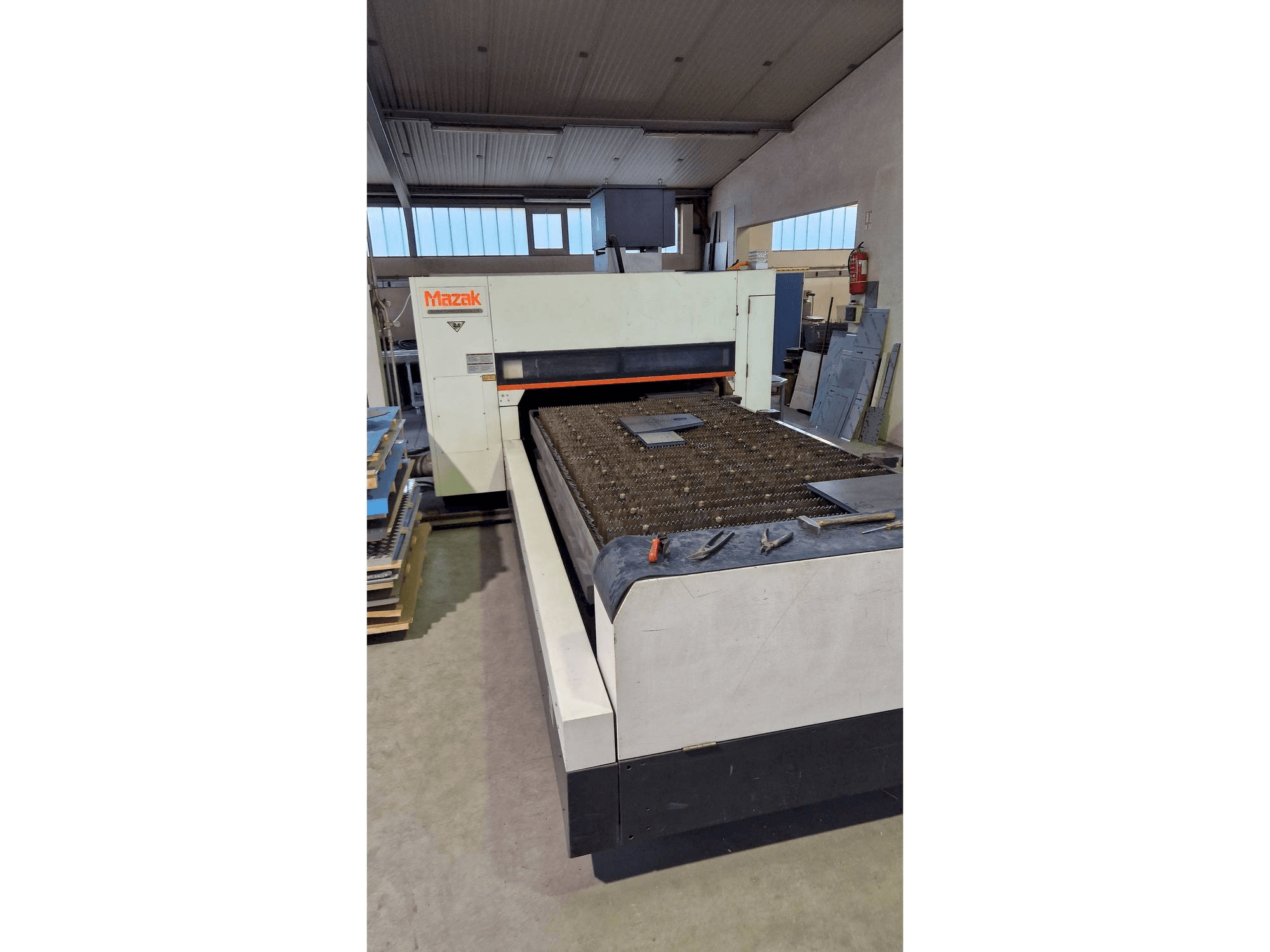 Koneen Mazak Super Turbo-X510 Mk III G etunäkymä