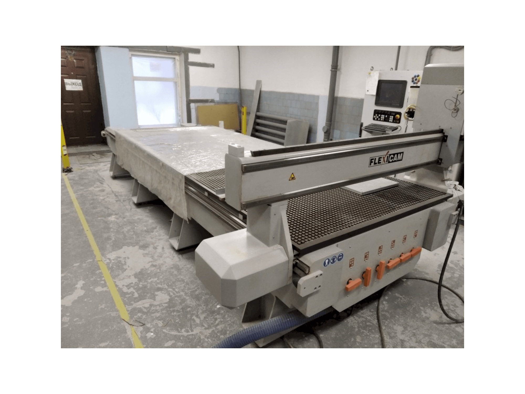 Koneen Becker FLEXICAM 1540 etunäkymä