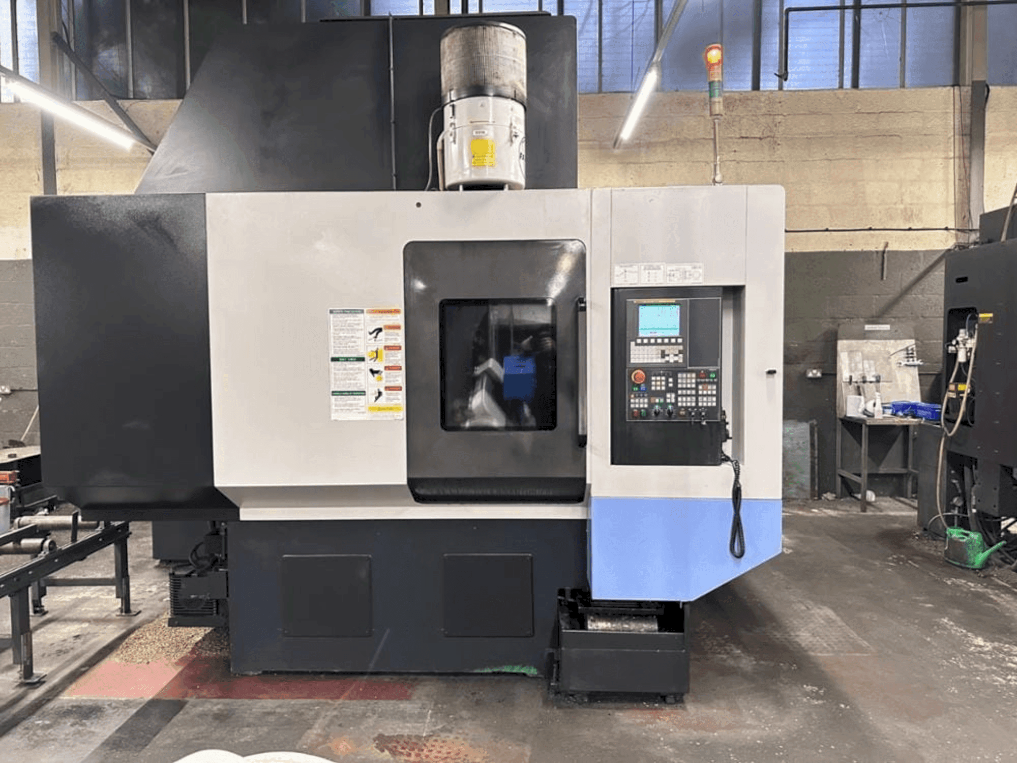 Koneen DOOSAN VC-510 etunäkymä