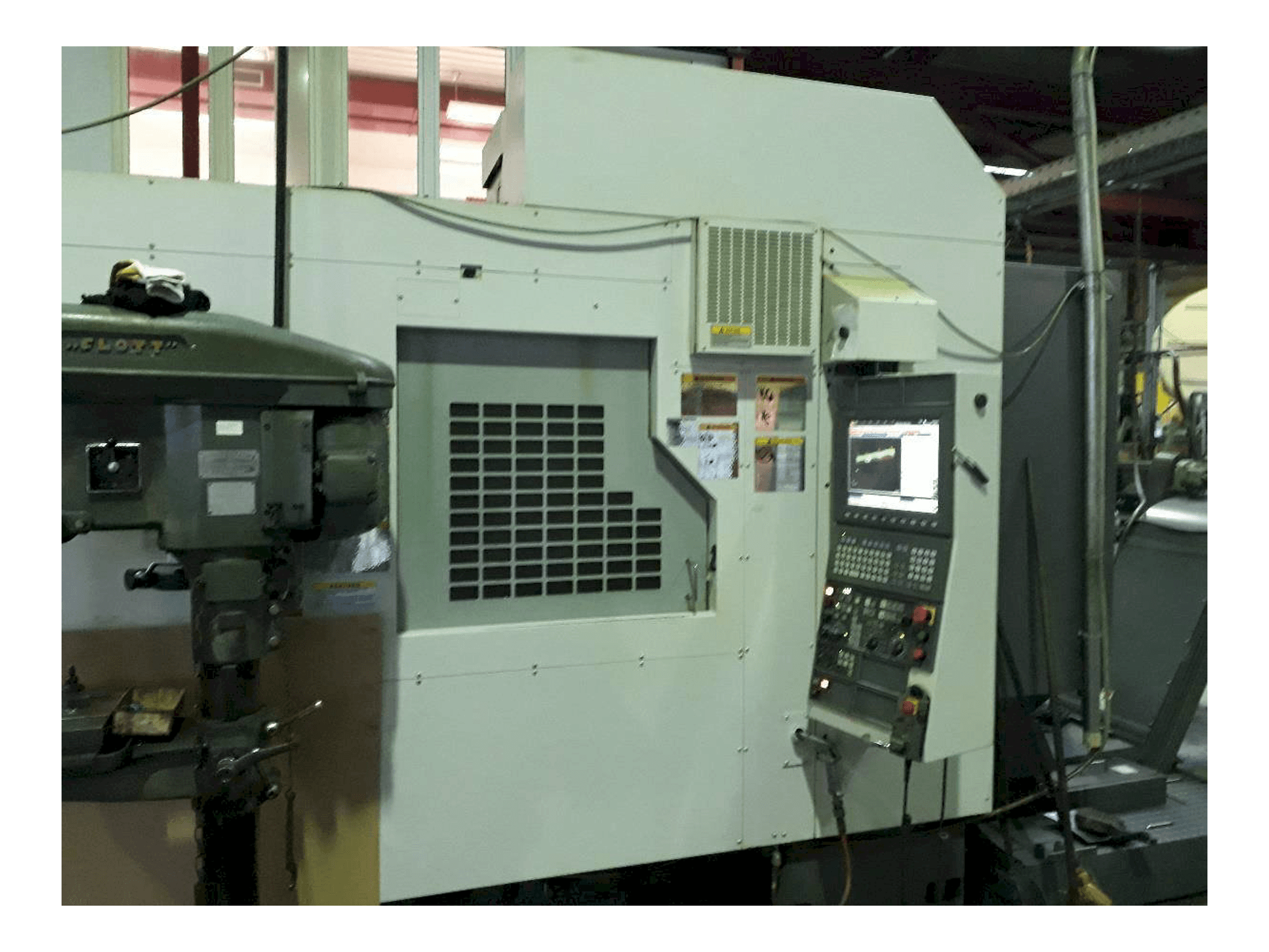Koneen Okuma ACE Center MF-46VA etunäkymä