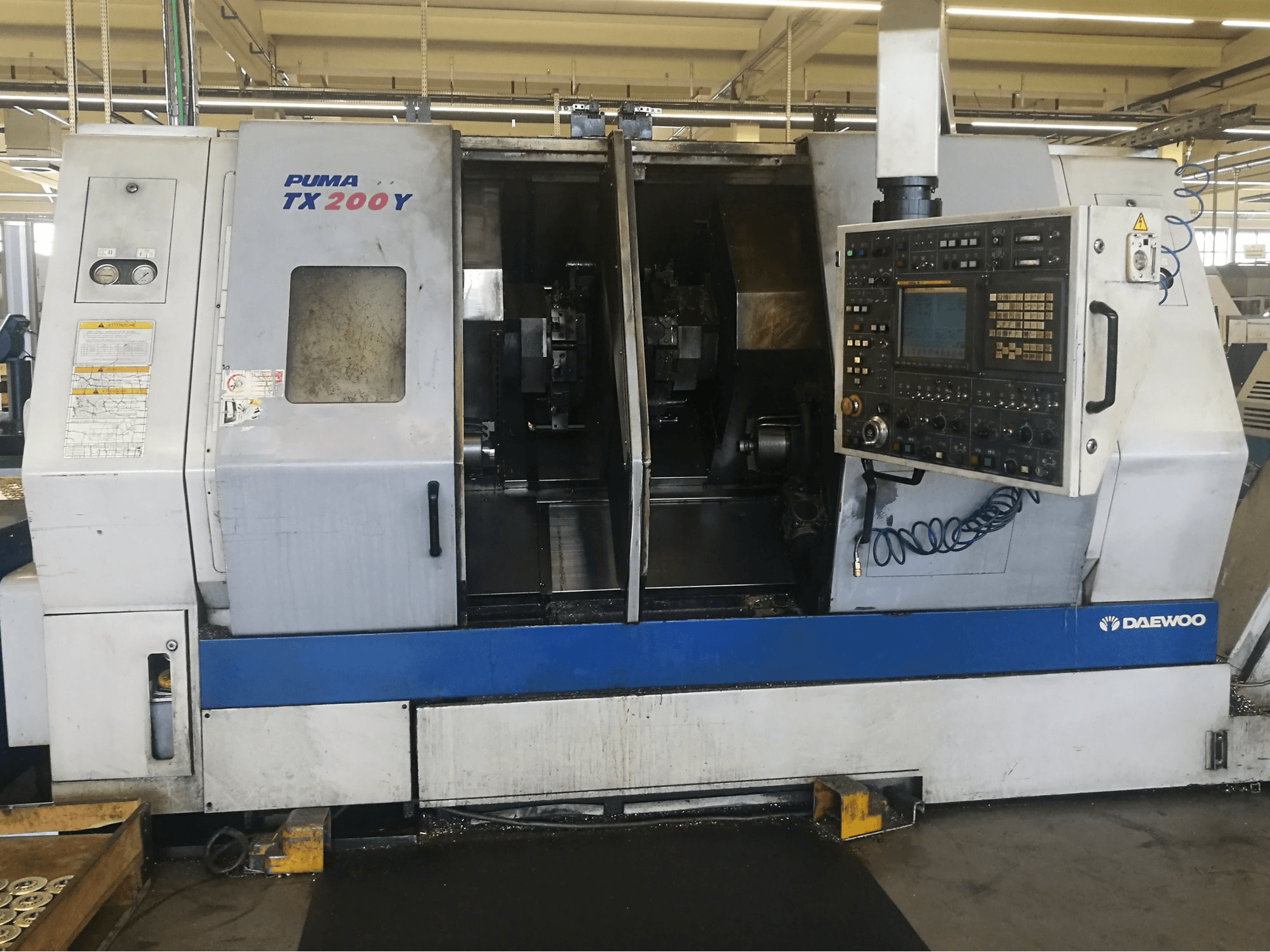 Koneen DAEWOO etunäkymä PUMA TX20Y