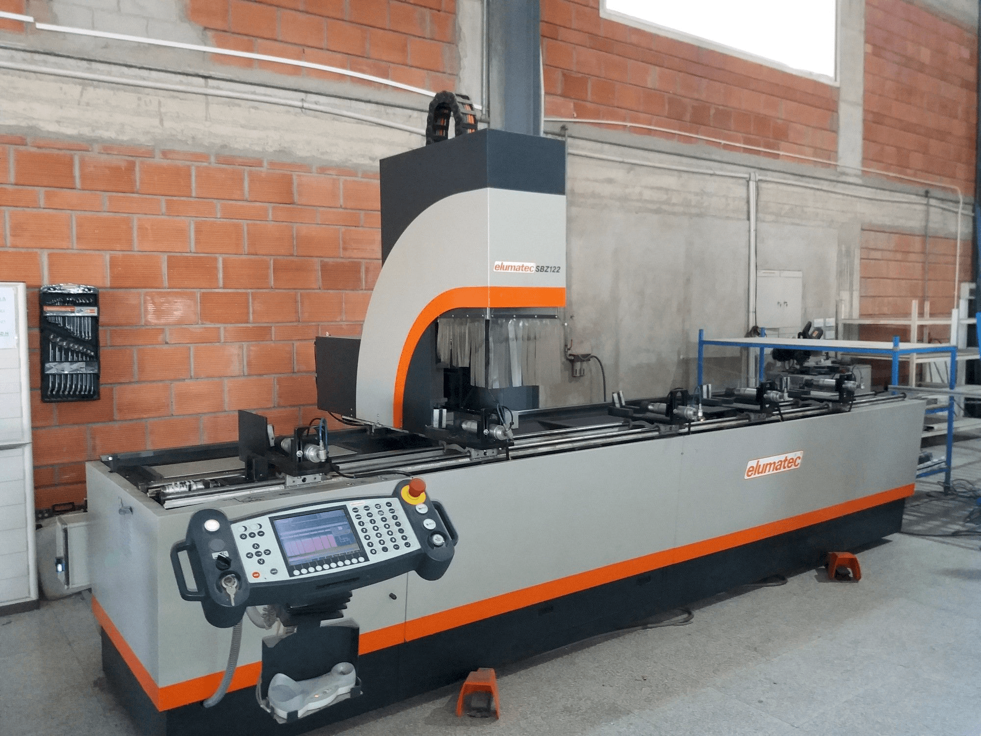 Koneen Elumatec Sbz 122 etunäkymä
