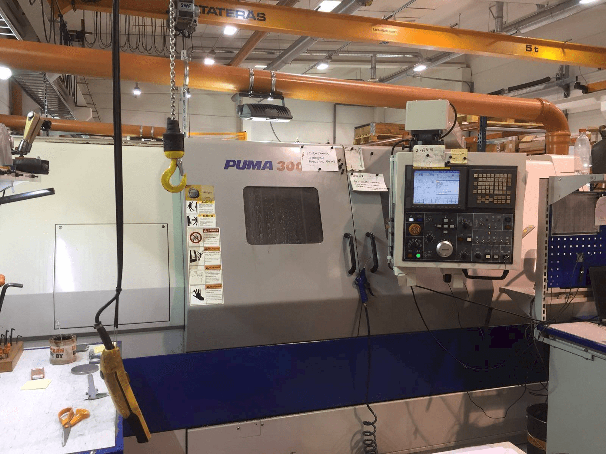 Koneen Doosan Puma 300LC etunäkymä