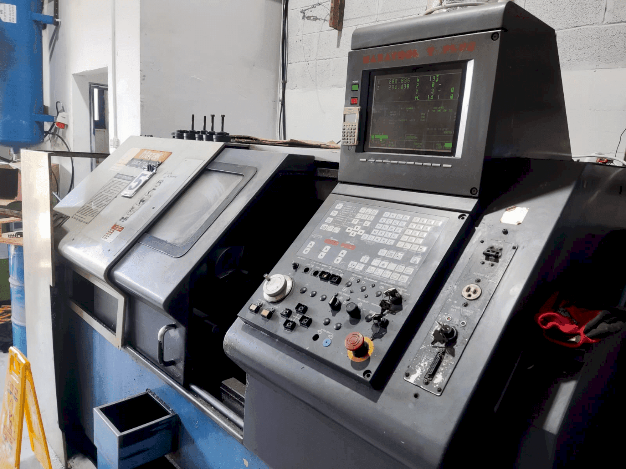 Koneen Mazak Quick Turn 20 (1996) etunäkymä