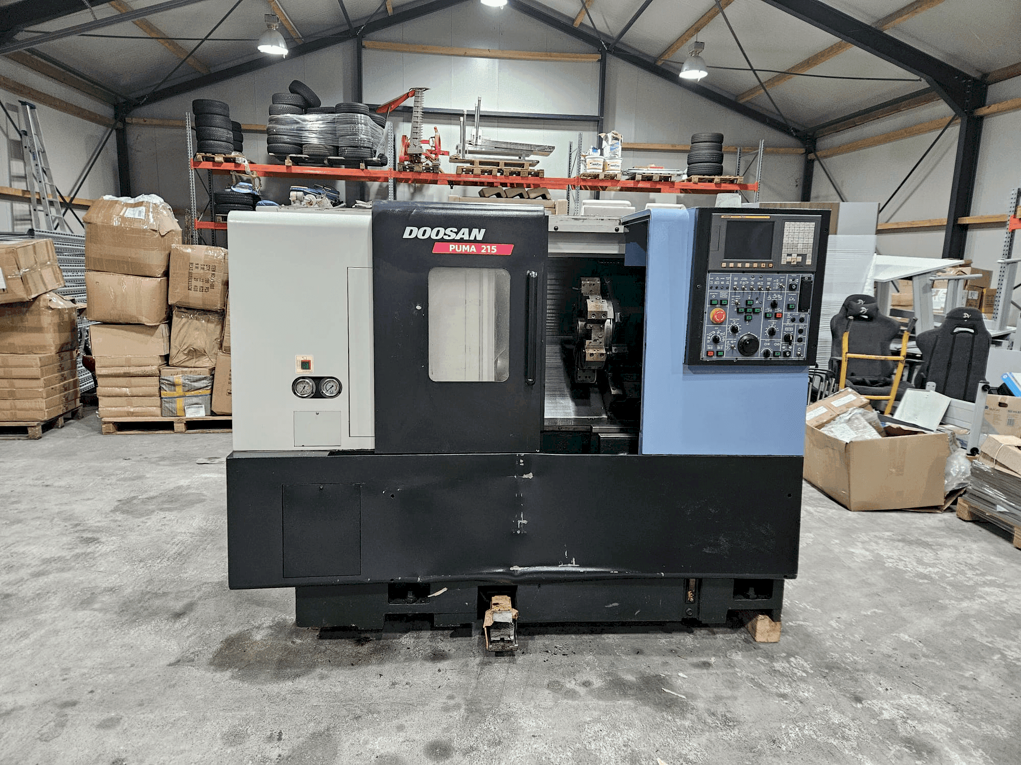 Koneen DOOSAN PUMA 215 etunäkymä