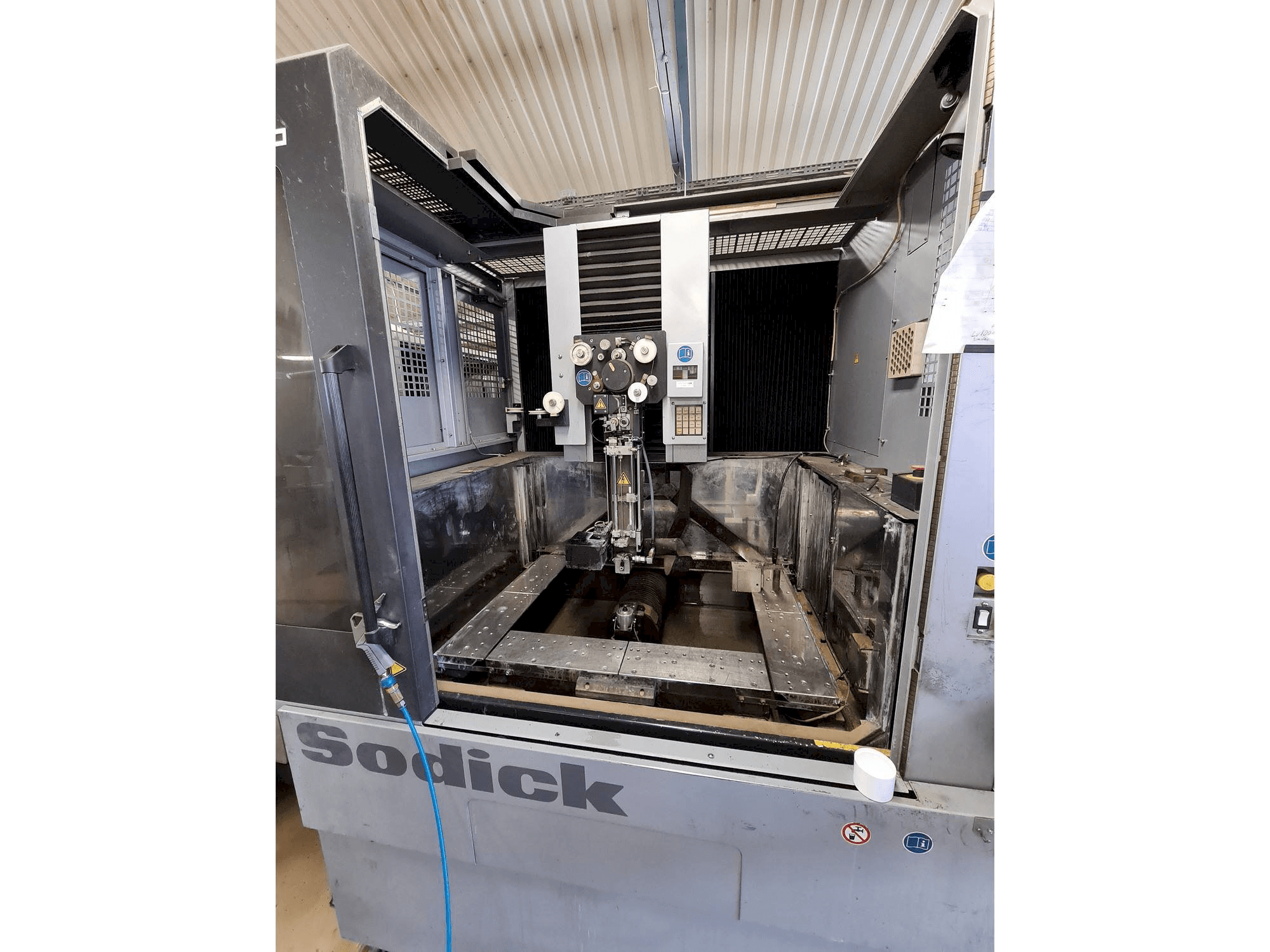 Koneen Sodick AQ750L etunäkymä