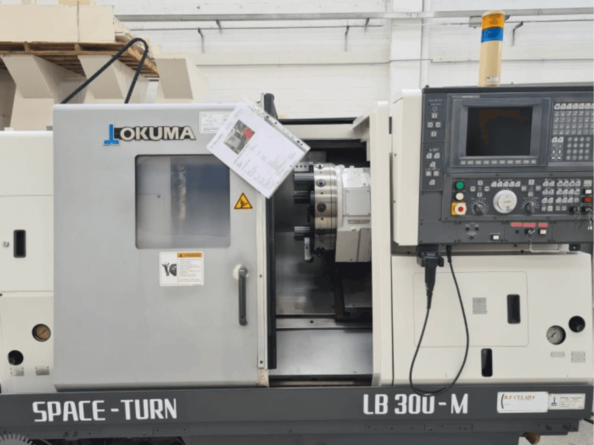 Koneen Okuma LB 300 etunäkymä