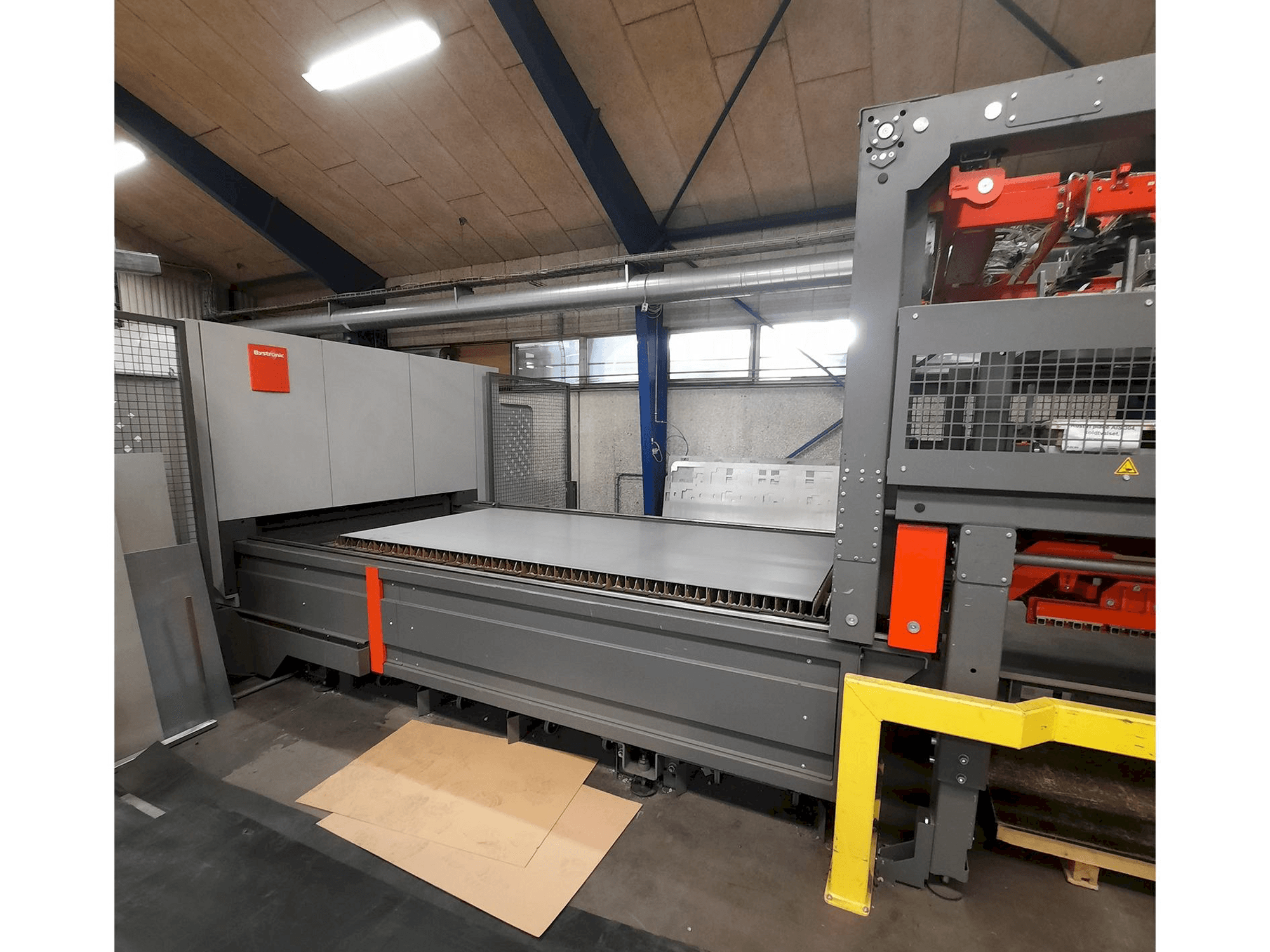 Koneen Bystronic Bystar Fiber 3015 6KW + ByTrans Extended etunäkymä