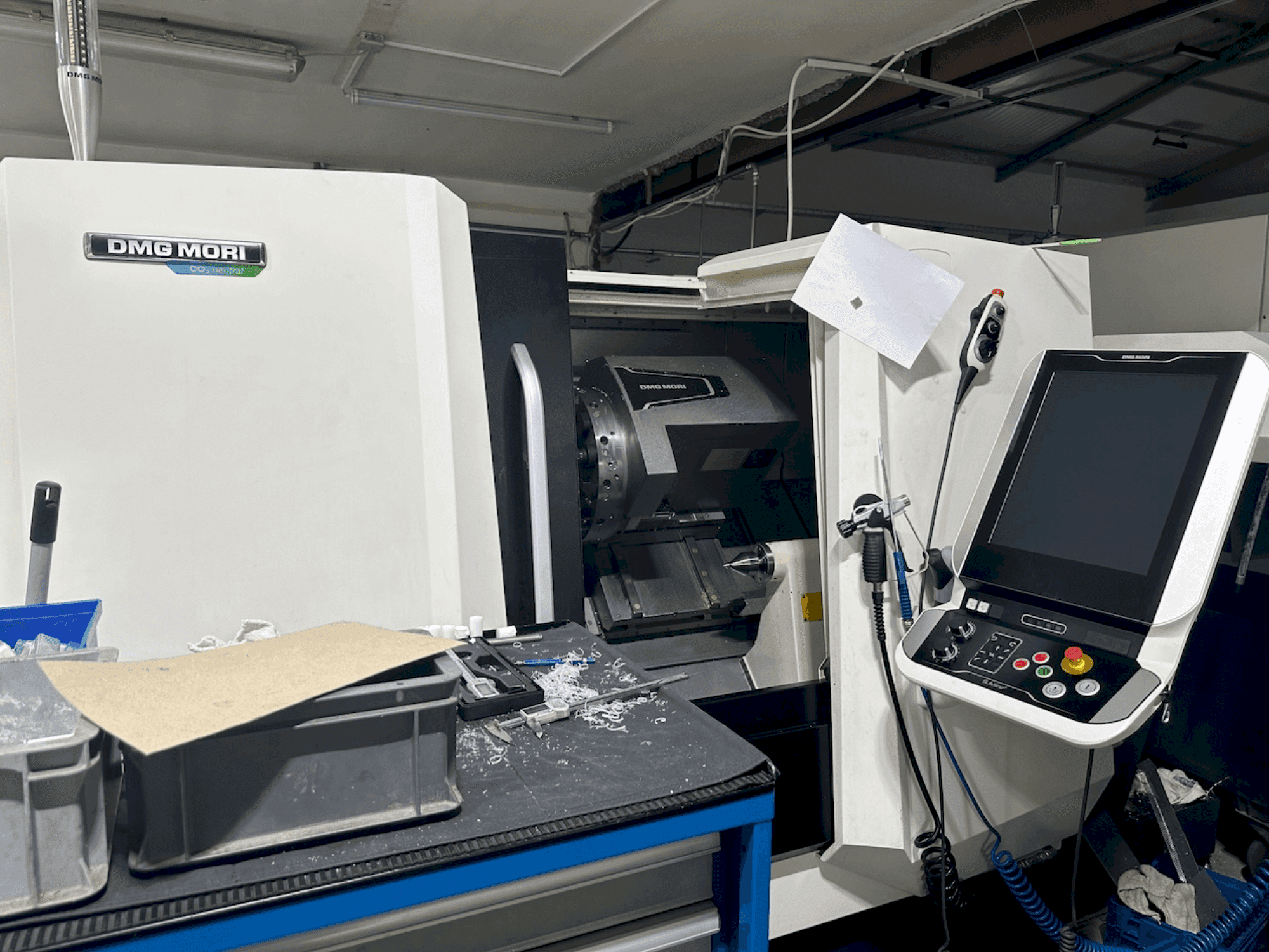 Koneen DMG MORI CLX 350 V4 etunäkymä