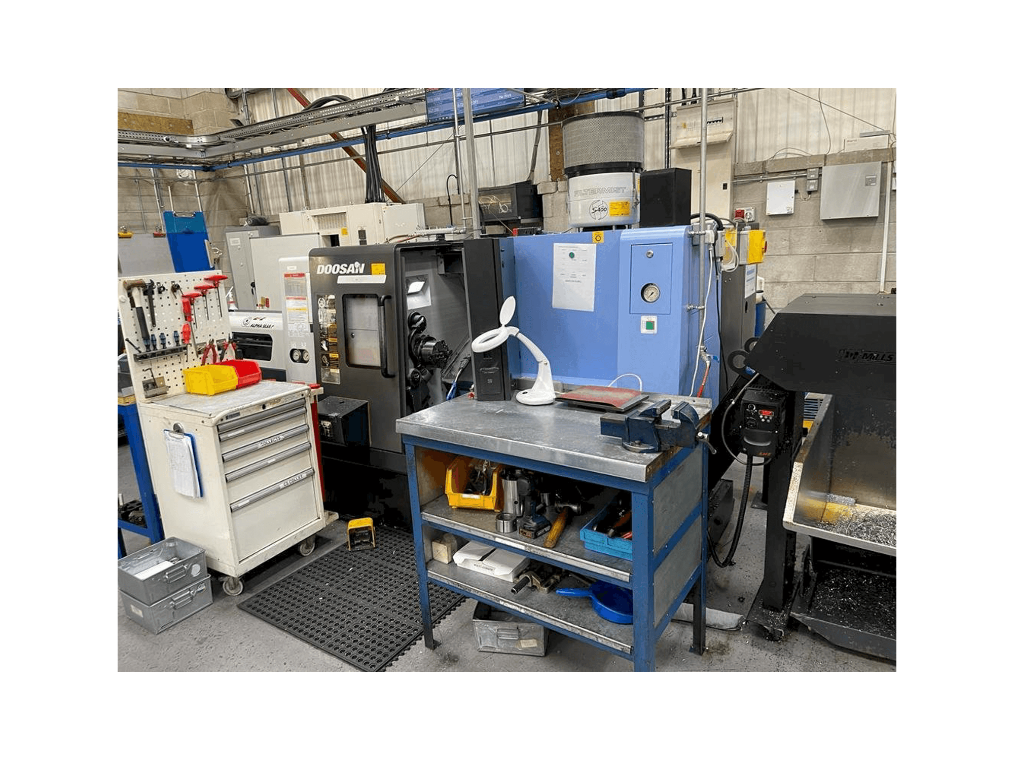 Koneen Doosan Lynx 220 LMA etunäkymä