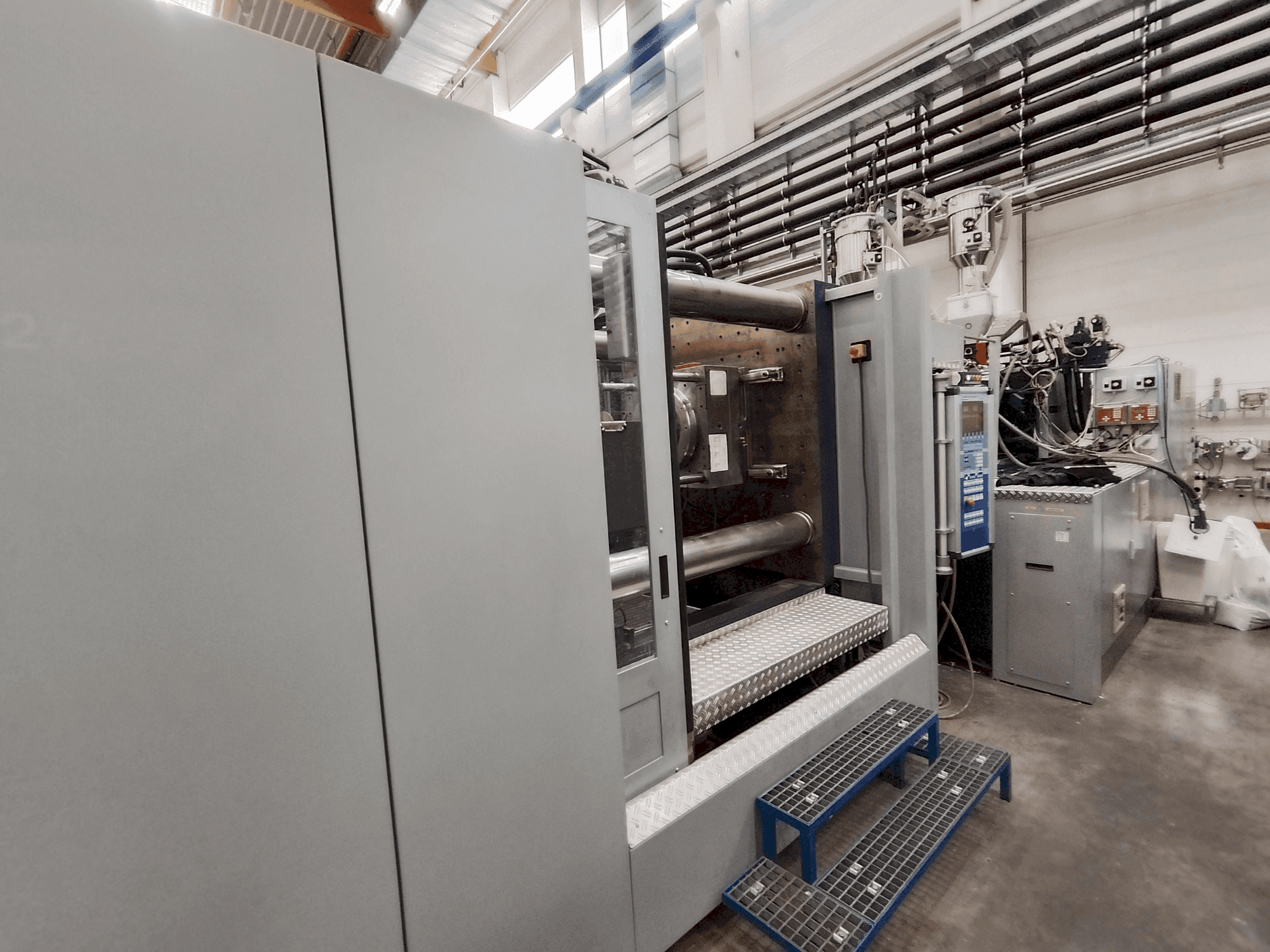 Koneen Battenfeld HM 8000/4500 + 4500 BMB 4 etunäkymä