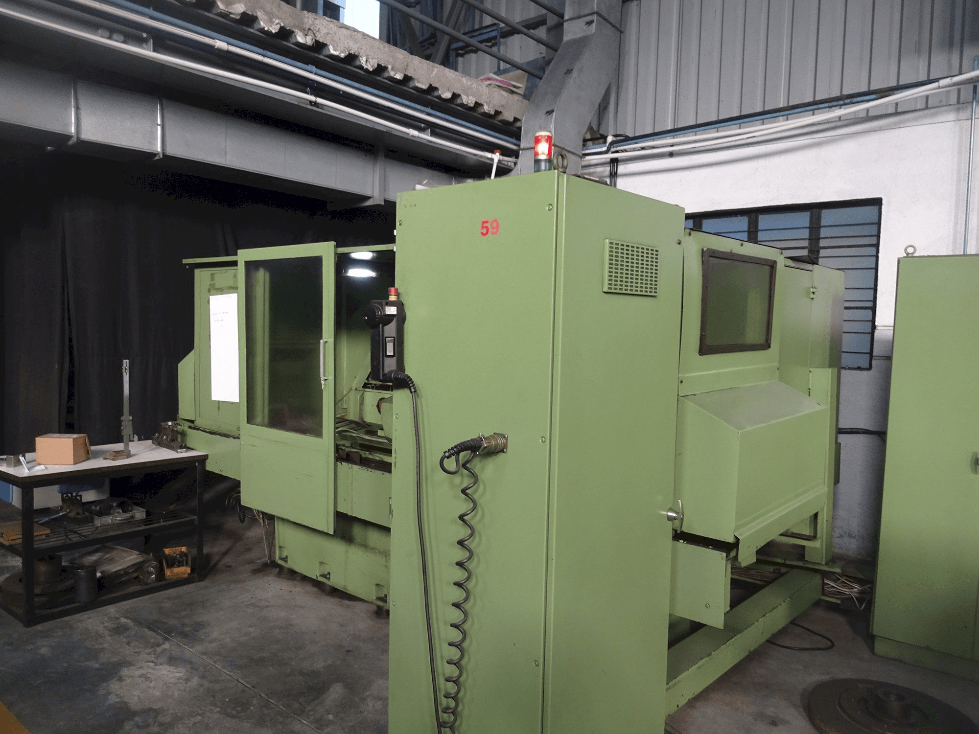 Koneen LIVNIKA KIKINDA vasen näkymä AAFD-63045CNC