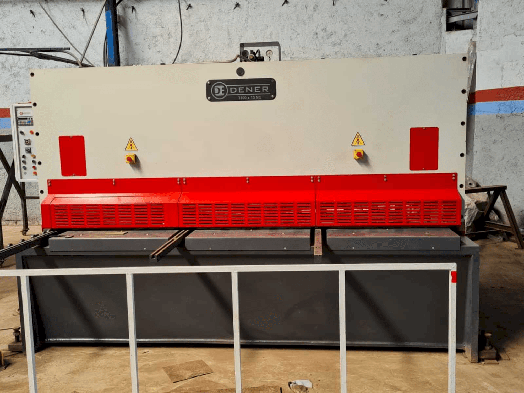 Koneen DENER BS 3013 etunäkymä