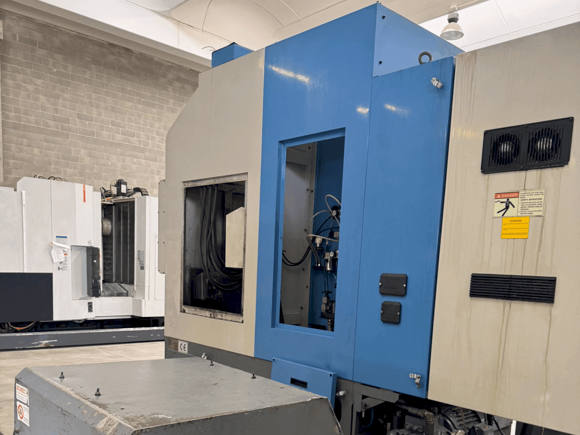 Koneen HYUNDAI KIA Hyundai HiT V5R etunäkymä