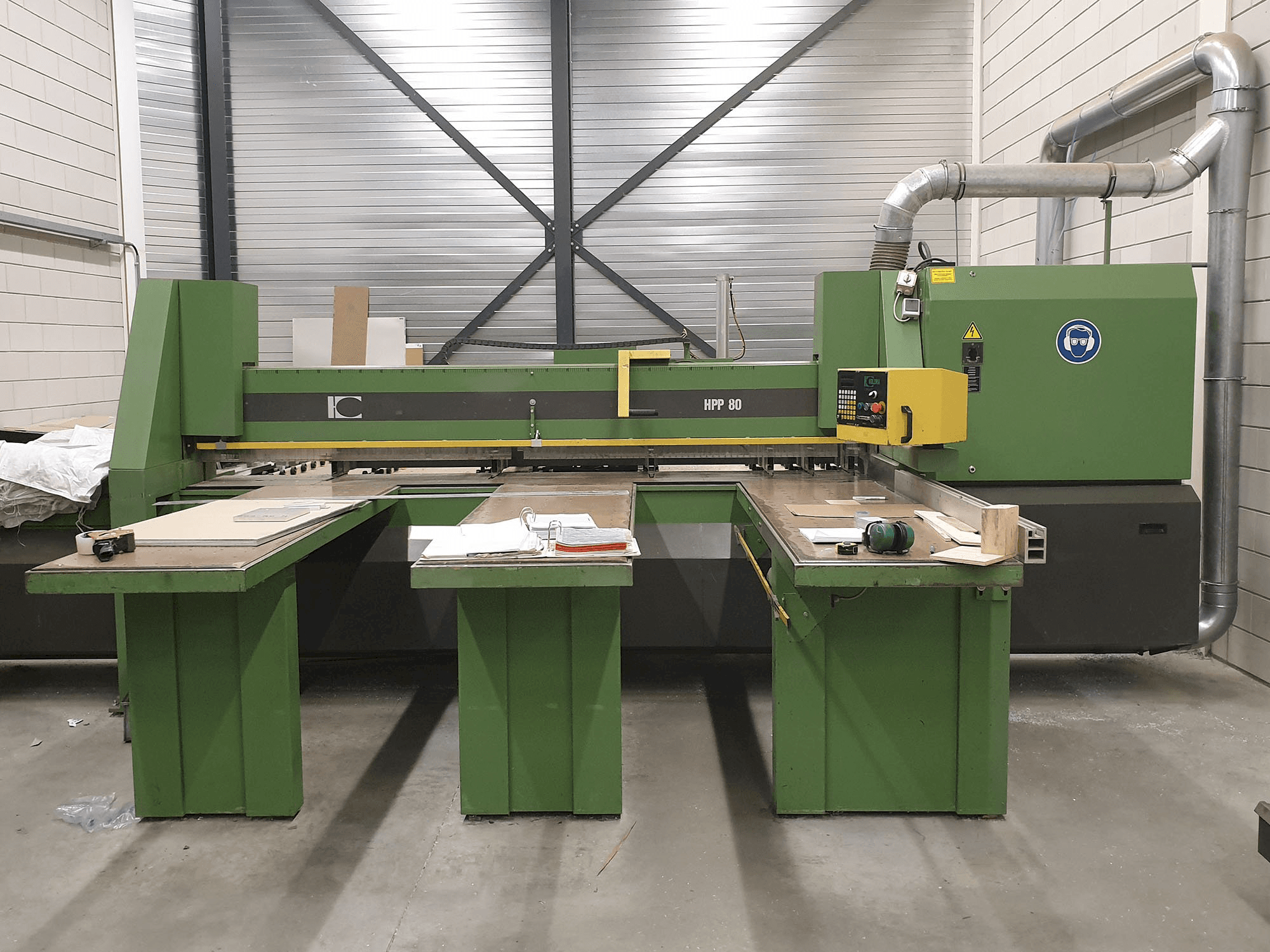 Koneen HOLZMA etunäkymä HPP 80/32