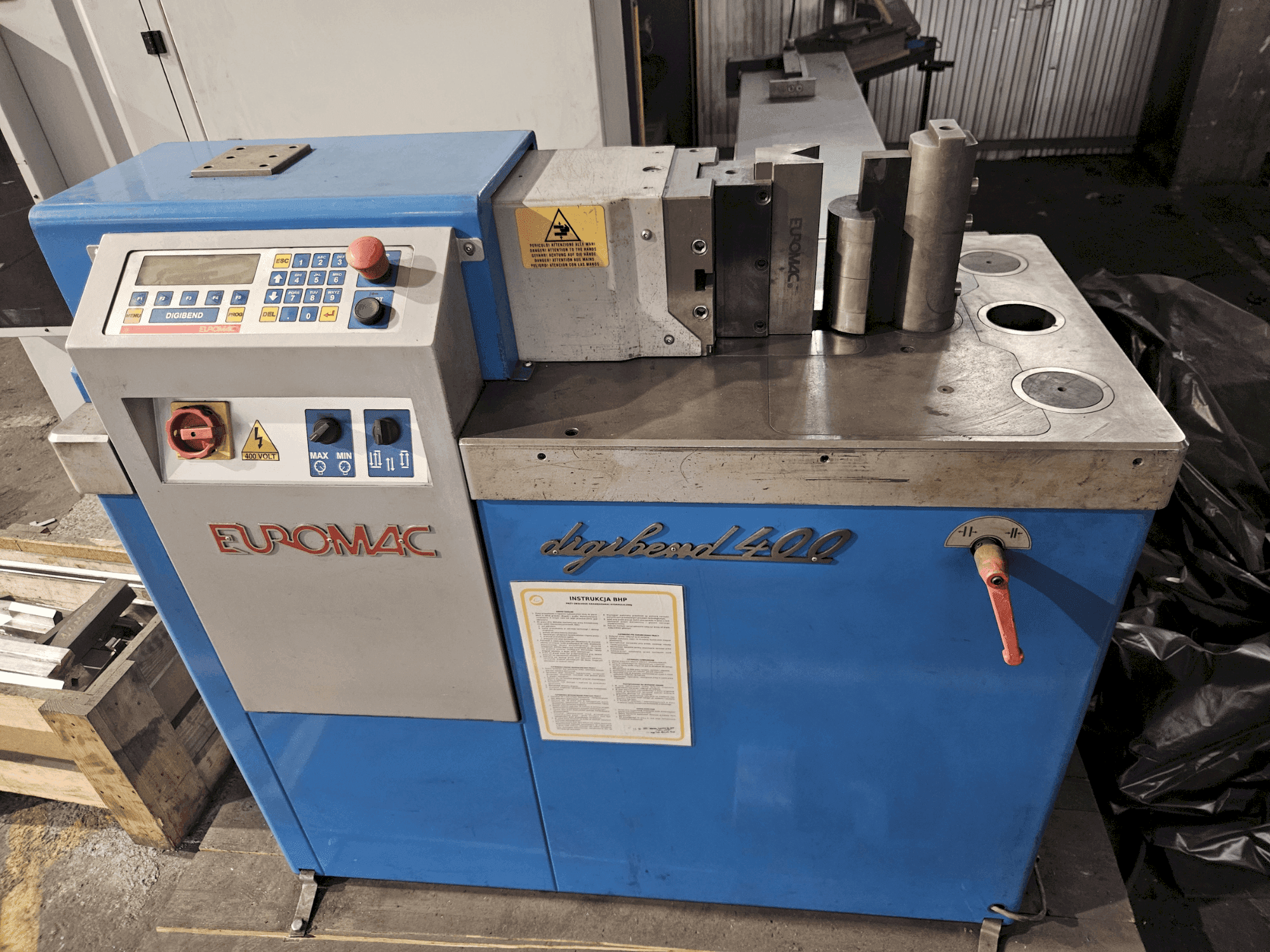 Koneen Euromac DIGIBEND 400 CNC etunäkymä