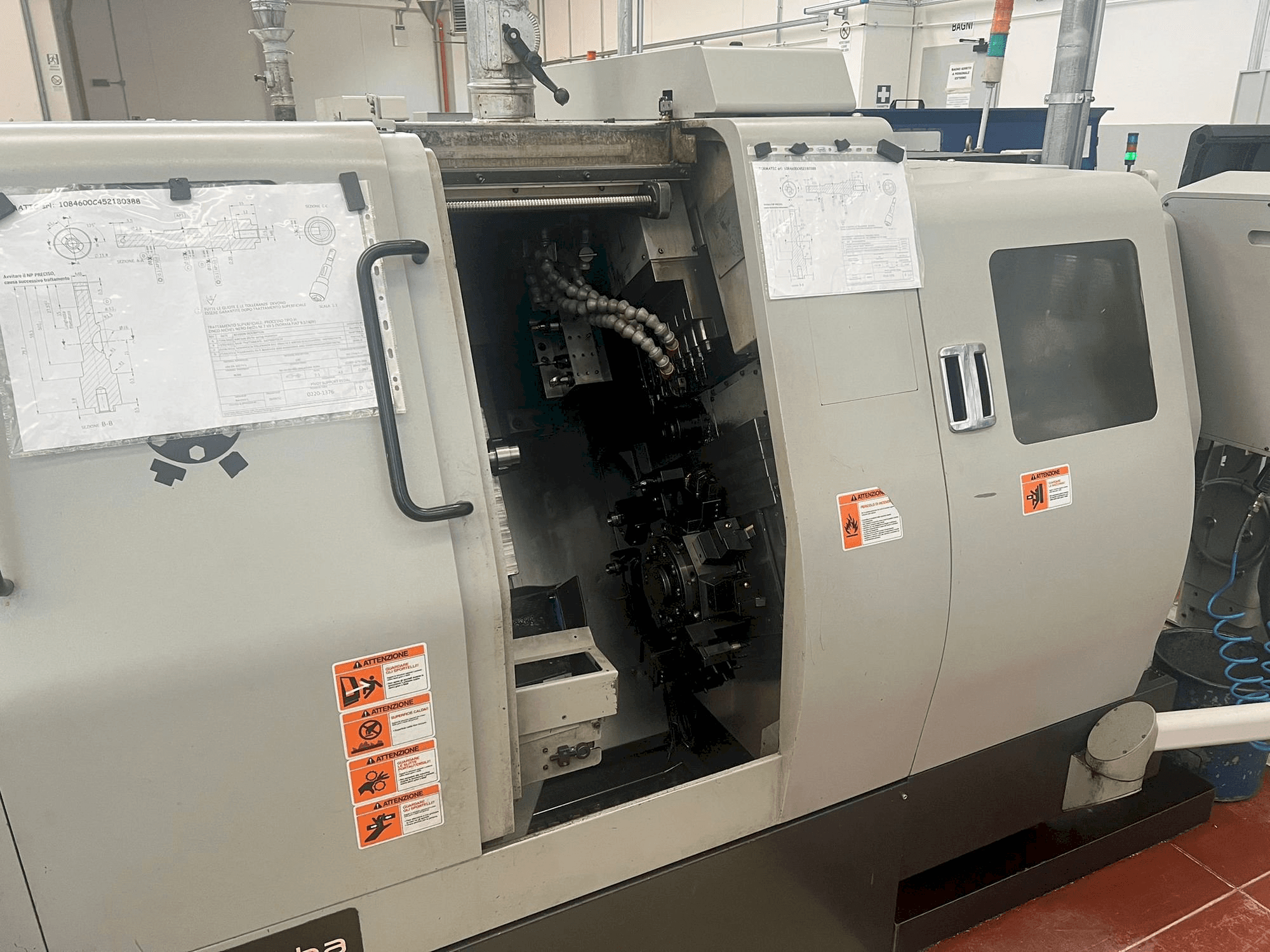 Koneen Hanwha STL 38 H etunäkymä