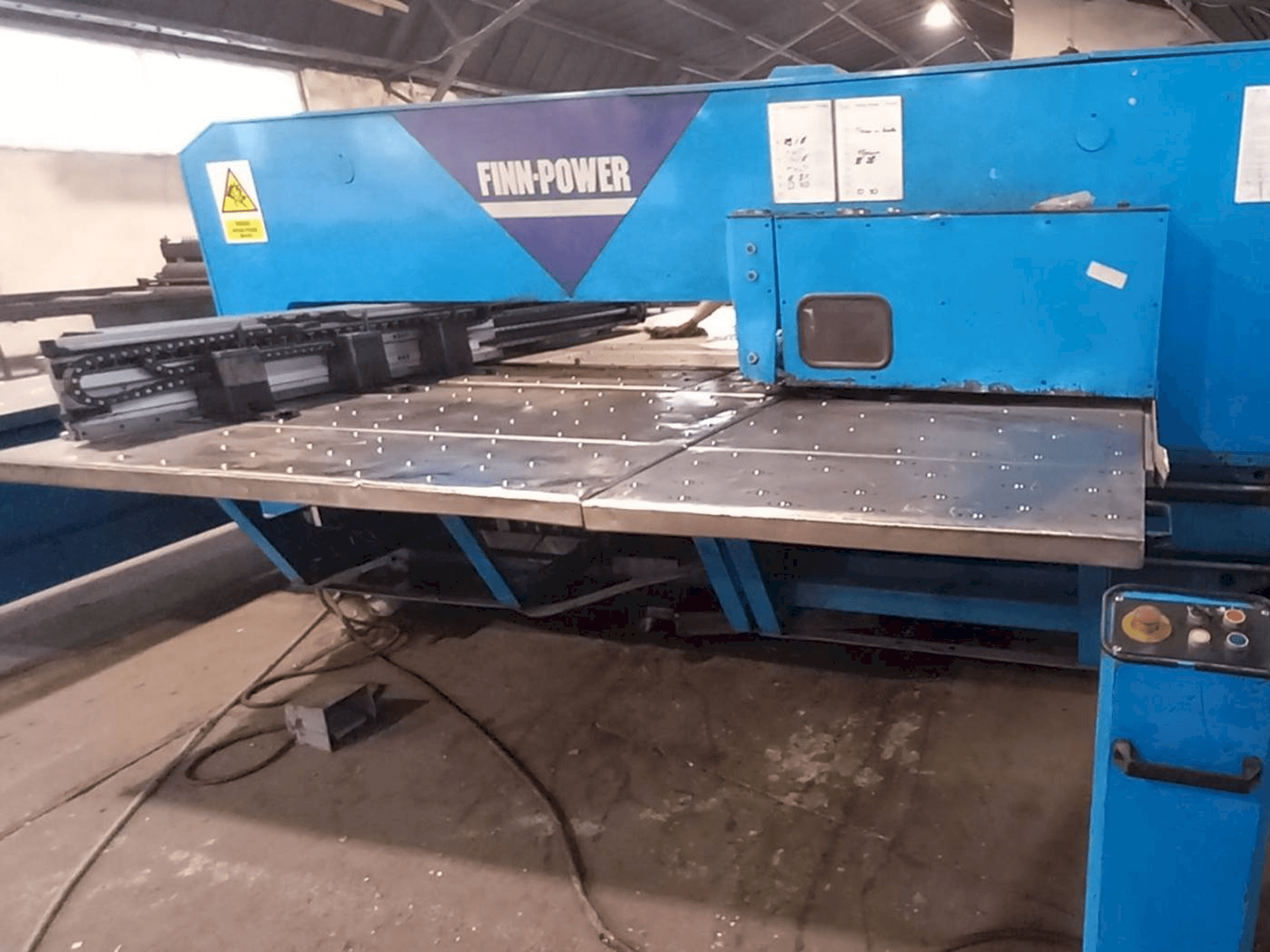 Koneen Finn-Power TP2515I/21/AM etunäkymä