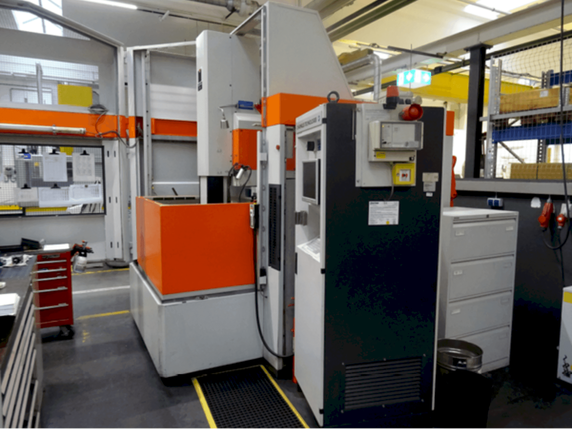 Koneen CHARMILLES Roboform 41 etunäkymä