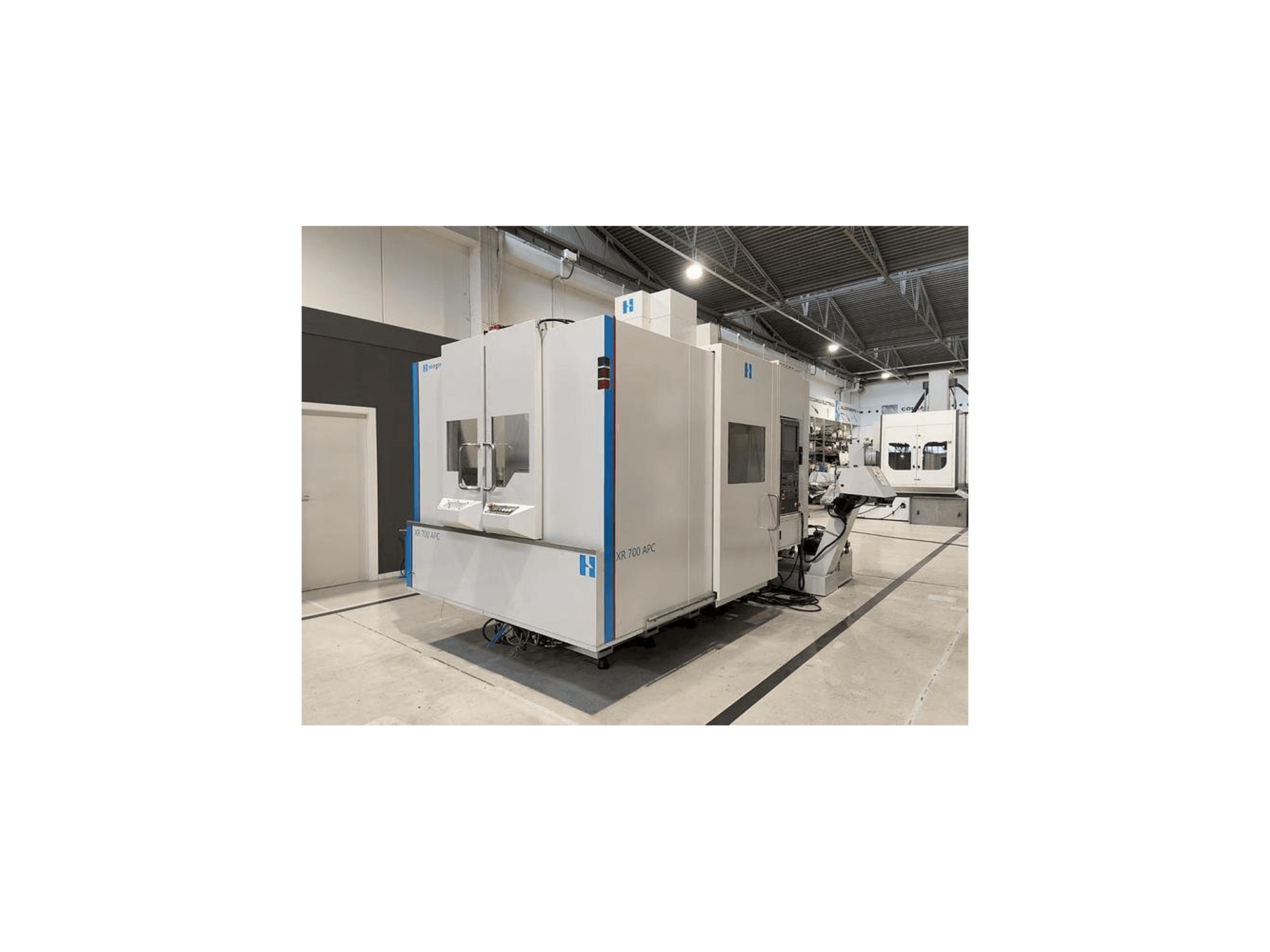 Koneen Bridgeport XR-700 APC etunäkymä