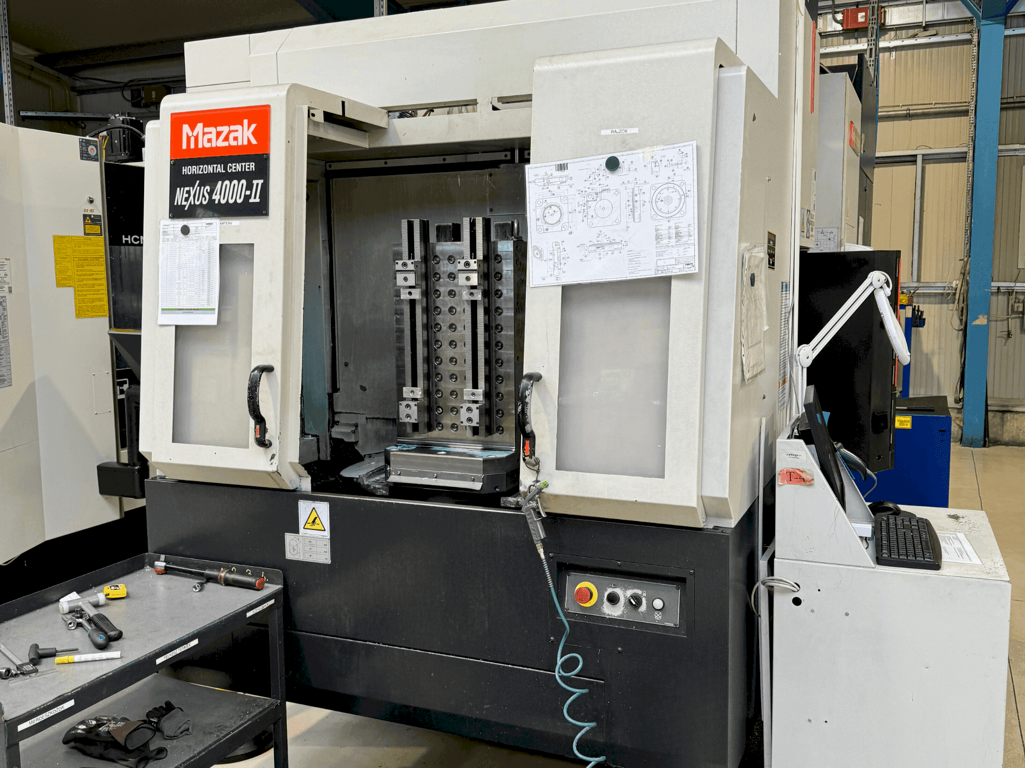 Koneen Mazak HCN 4000 II etunäkymä