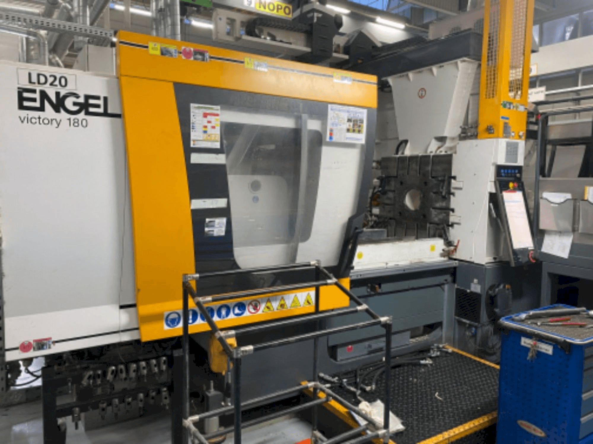 Koneen Engel Victory 330/180 Tech etunäkymä