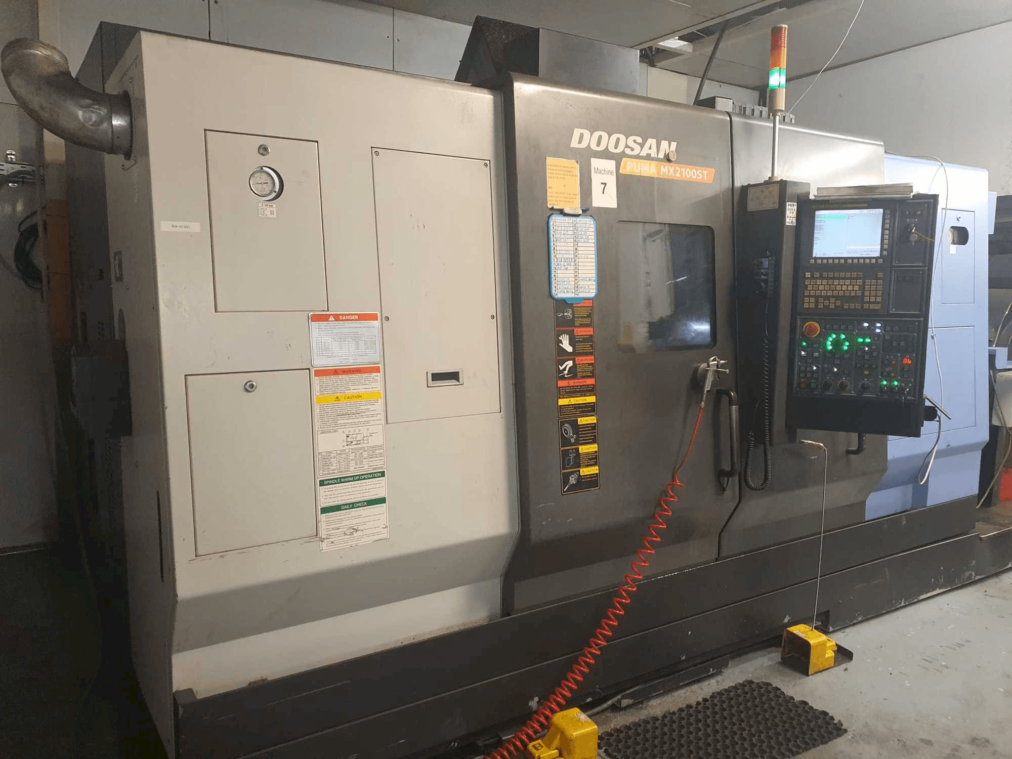 Koneen Doosan Puma MX2100ST etunäkymä