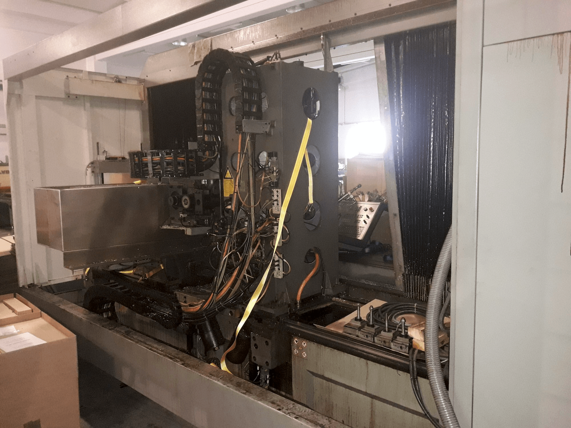 Koneen DMG DMF 220 linear etunäkymä