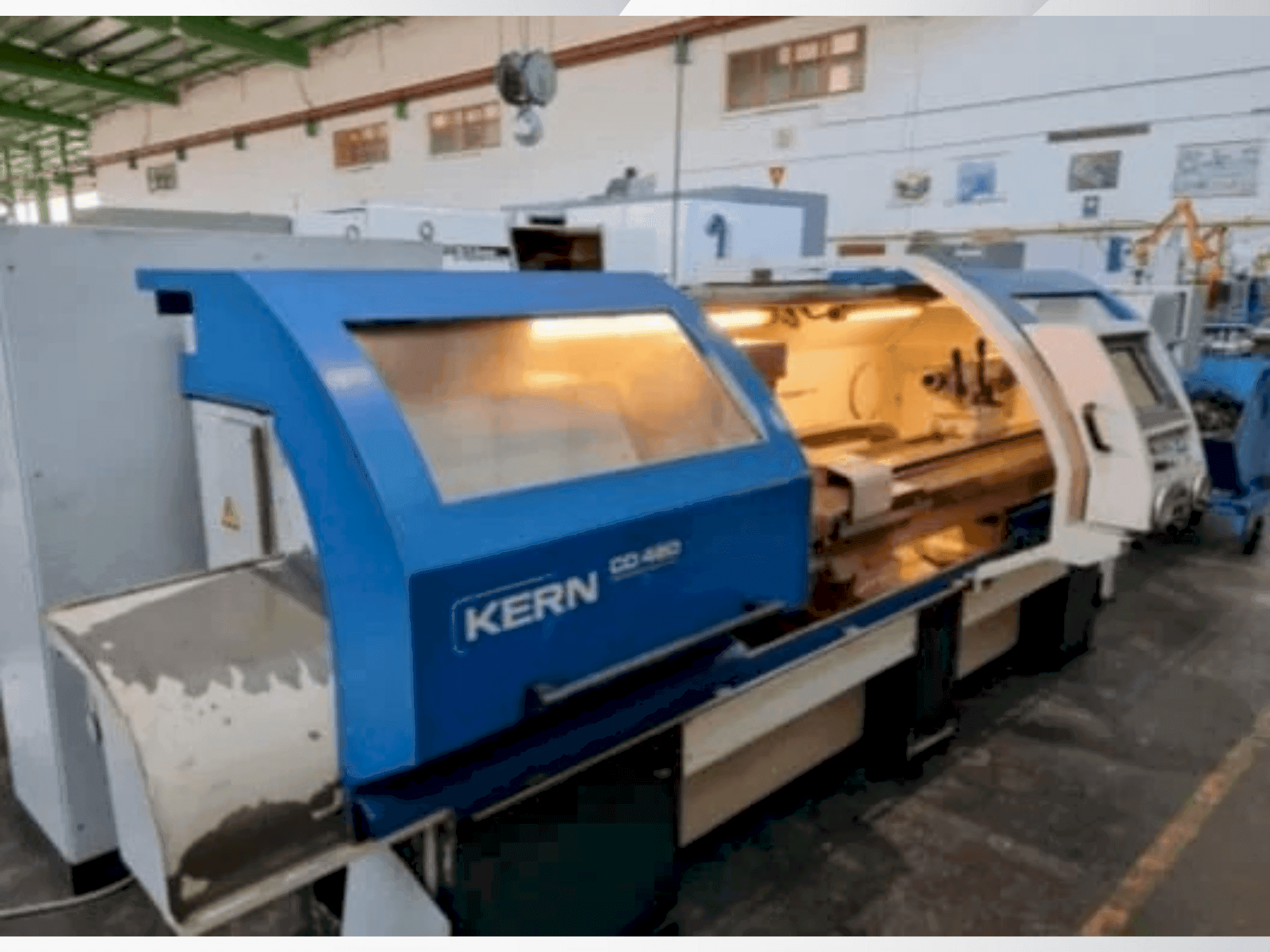 Koneen KERN CD 480/2000 etunäkymä