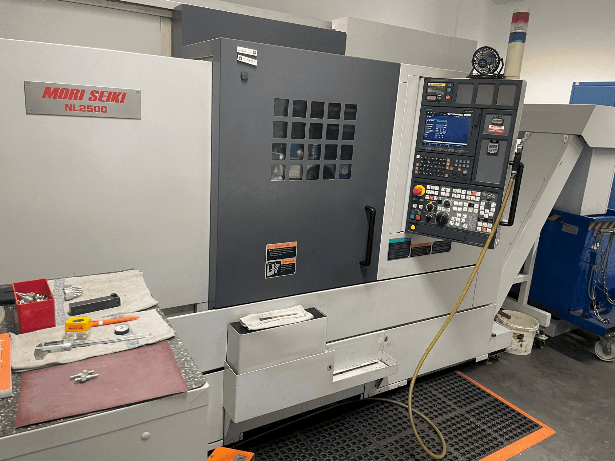 Koneen MORI SEIKI NL2500Y/700 etunäkymä