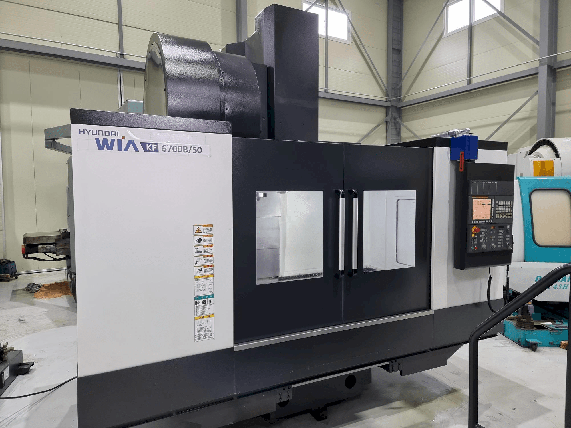 Koneen Hyundai Wia KF 6700B/50 etunäkymä