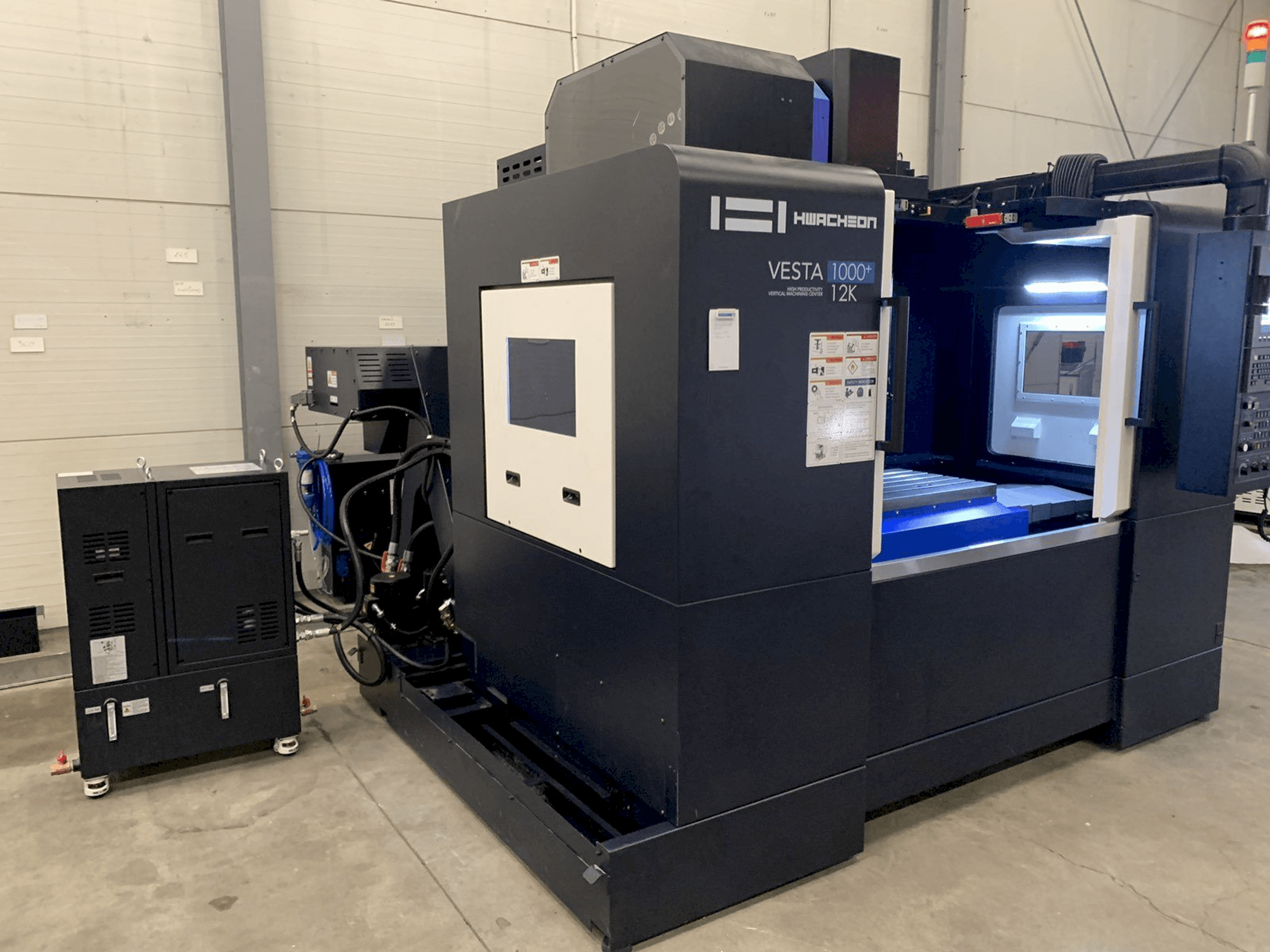 Koneen HWACHEON VESTA-1000+ etunäkymä