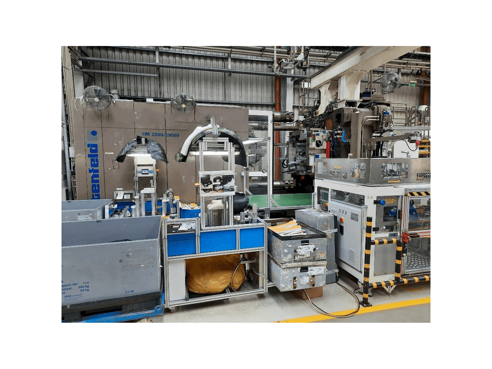 Koneen Battenfeld HM2000/19000 etunäkymä