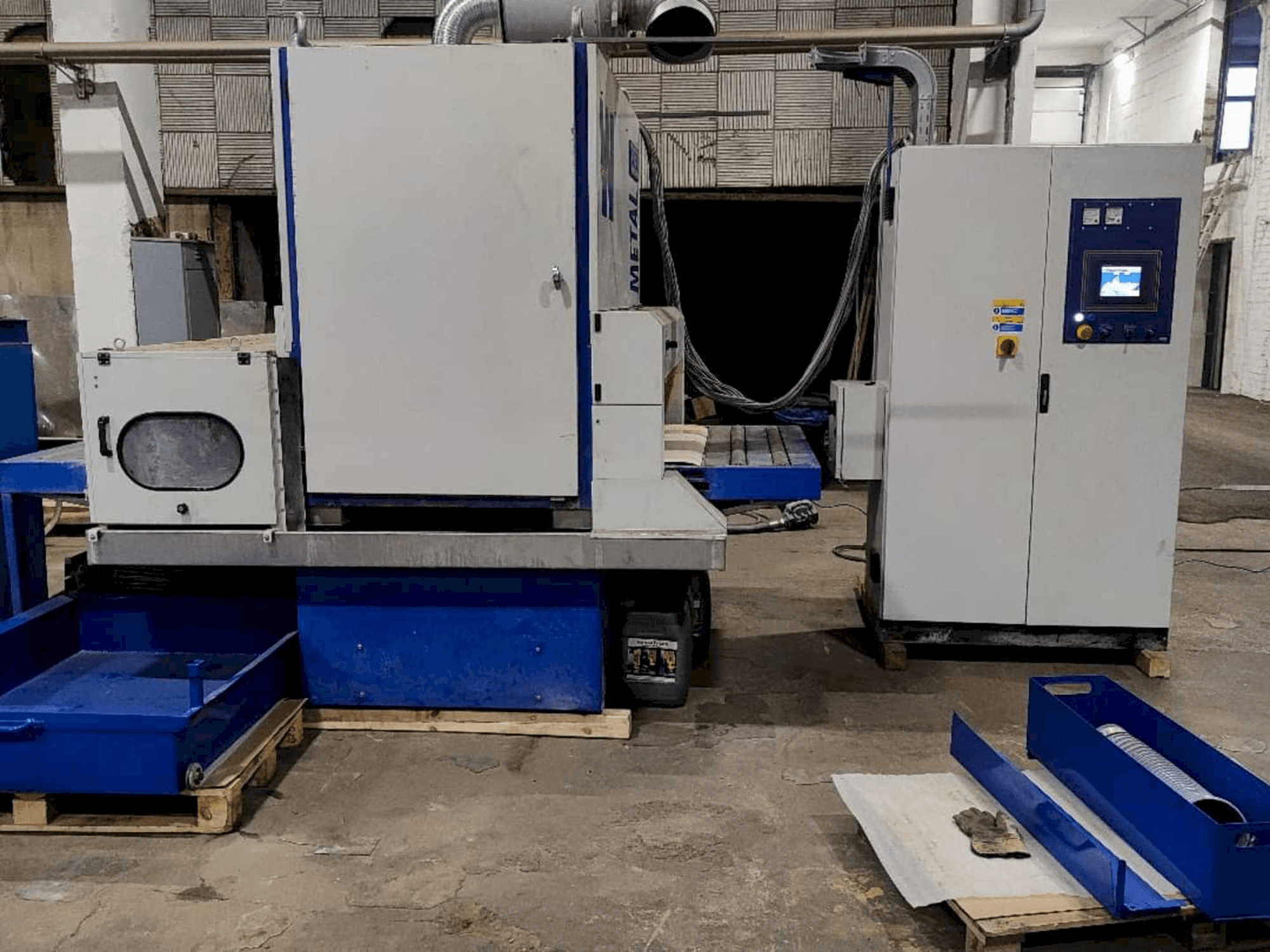 Koneen Costa WD CV 1300 vasemman sivun näkymä