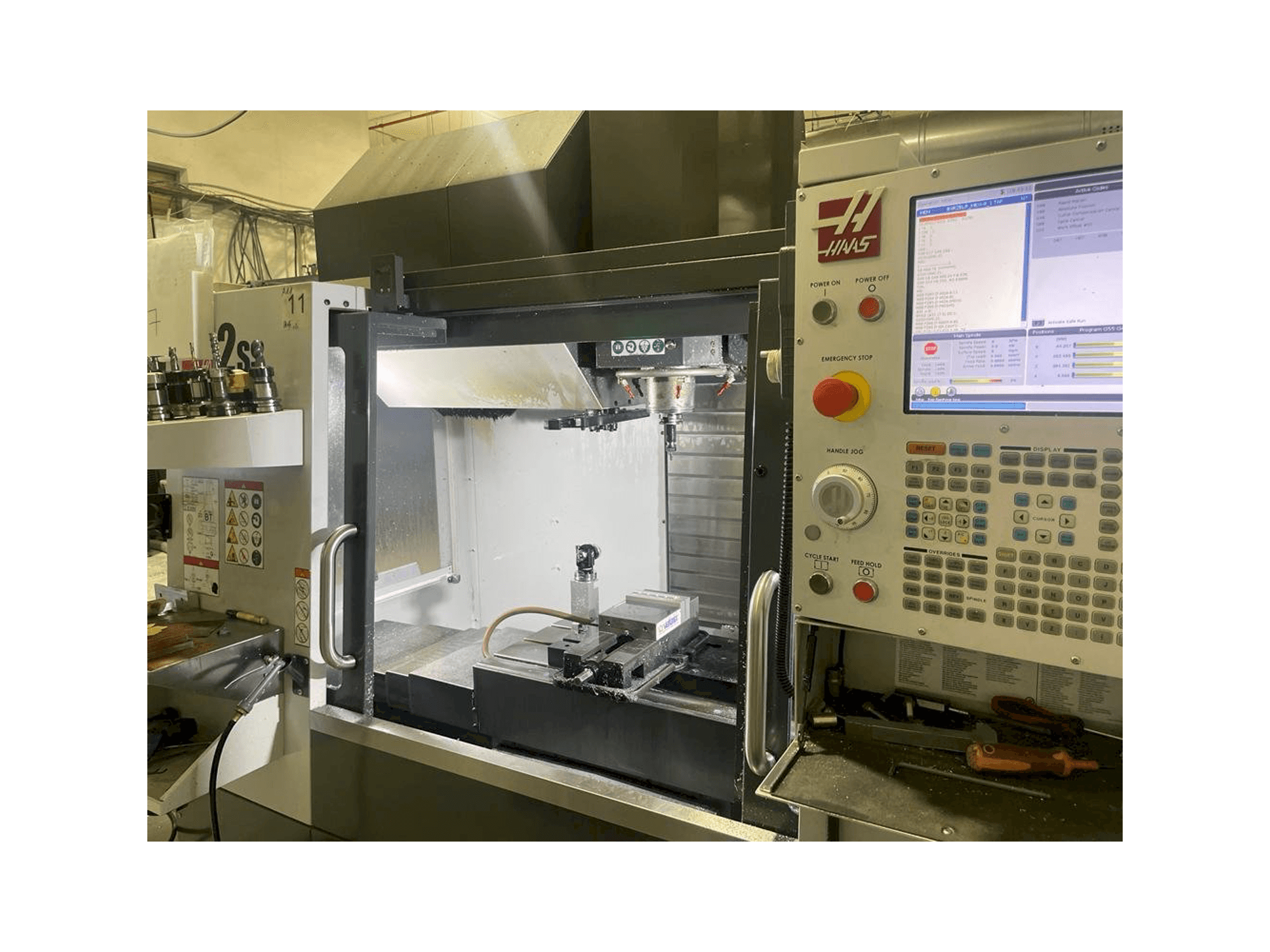 Koneen HAAS VF-2SS etunäkymä