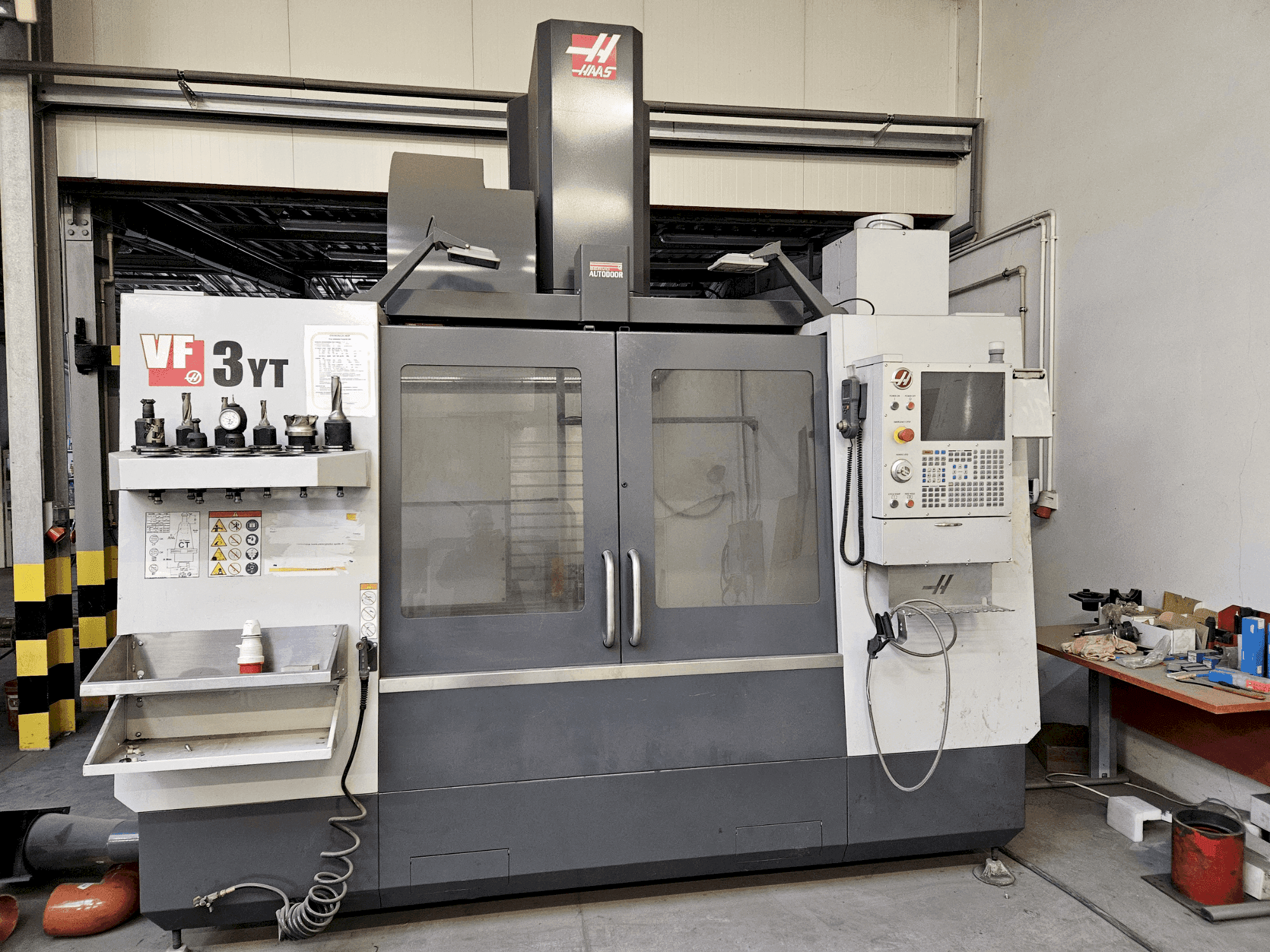 Koneen HAAS VF-3YT/50 etunäkymä