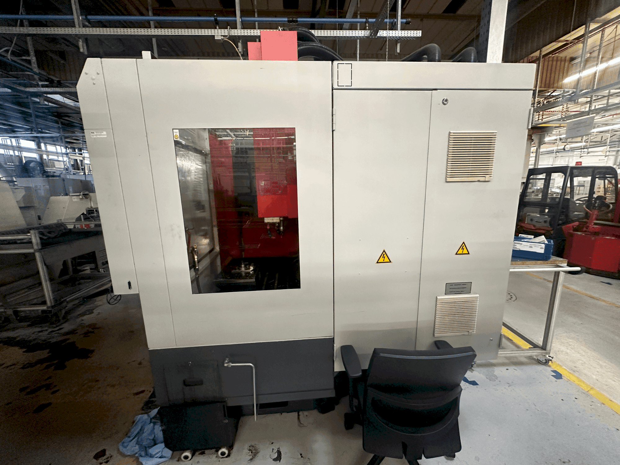 Koneen EMCO E-600 etunäkymä