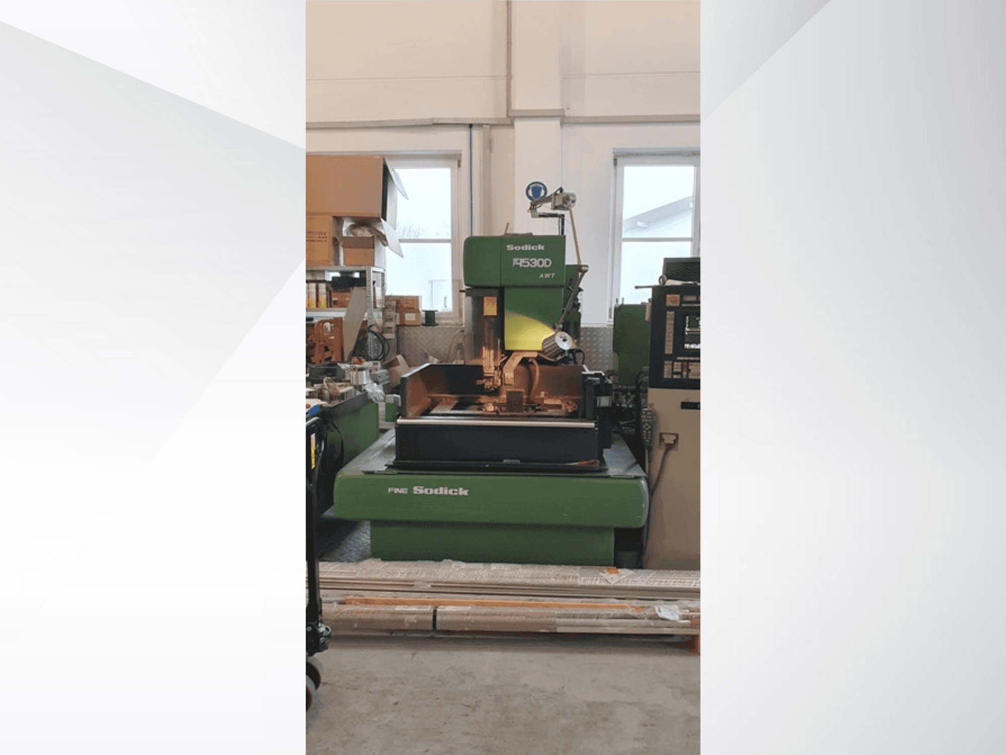 Koneen Sodick A 530 D AWT etunäkymä