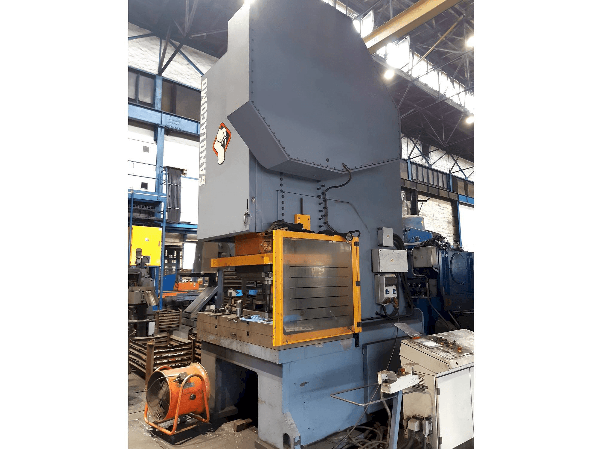 Koneen Sangiacomo T.450 RCE etunäkymä