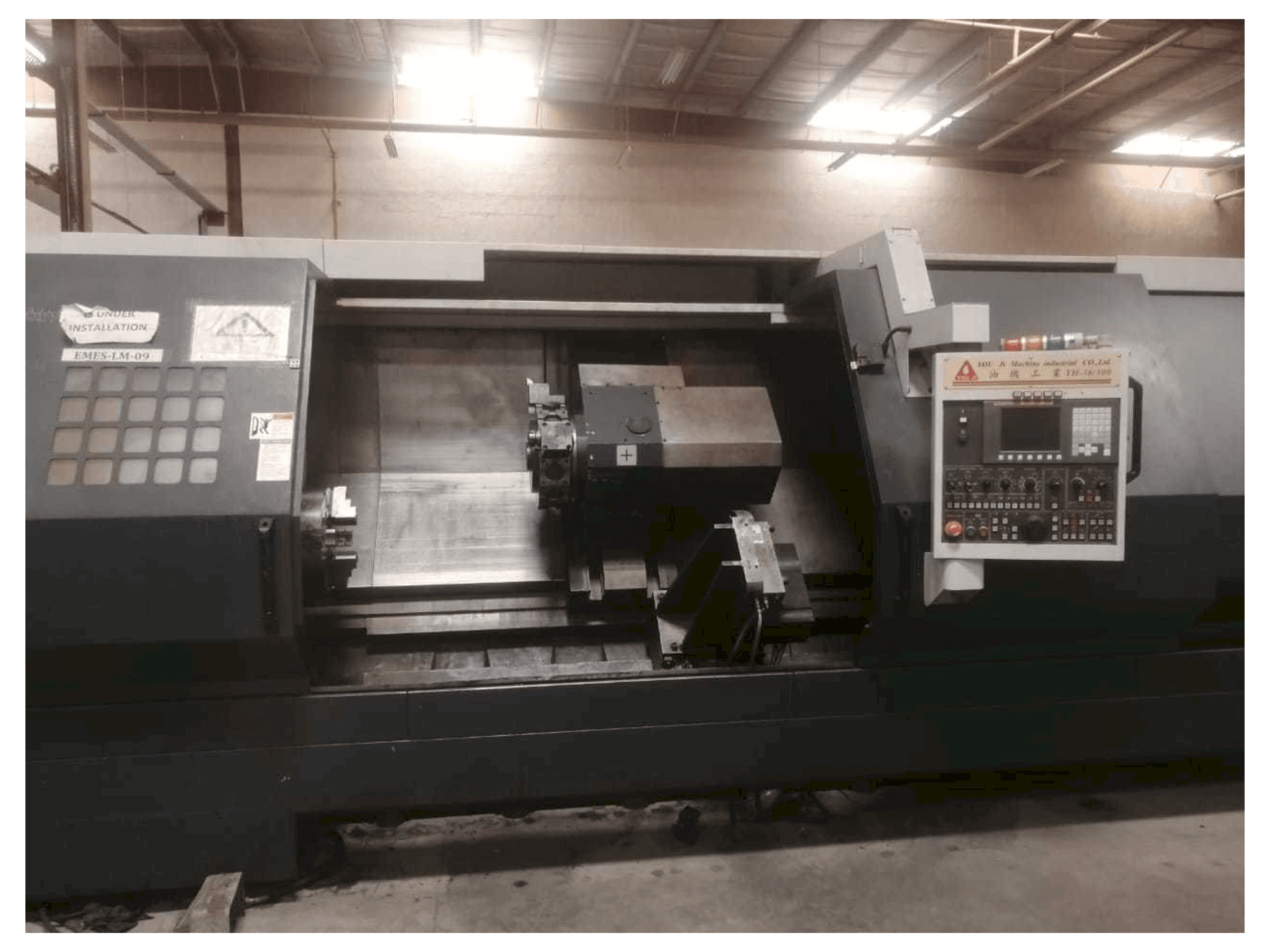 Koneen YOU JI YH-36+C/300 etunäkymä