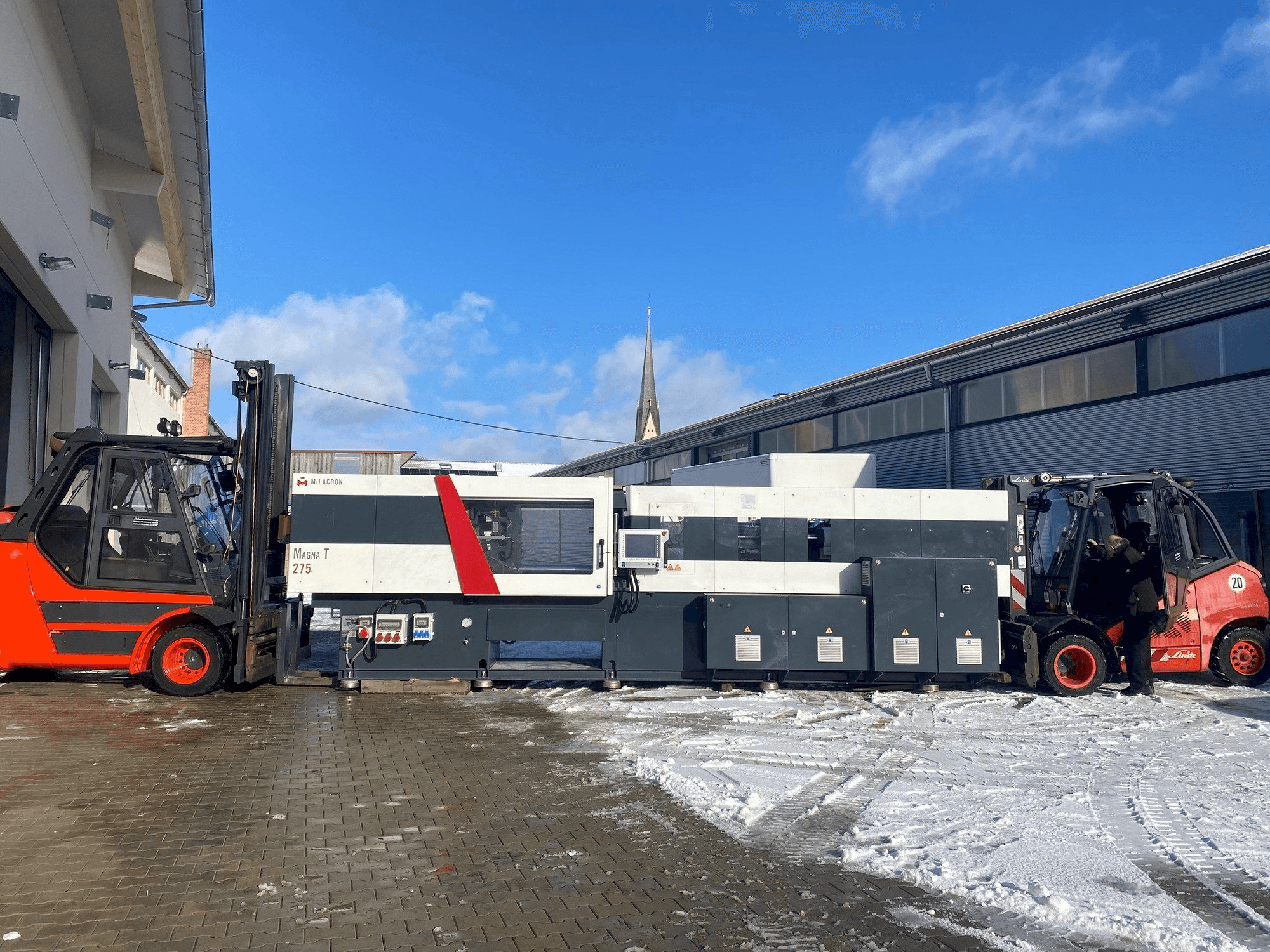 Koneen Milacron Magna T (MTs) - 275 etunäkymä