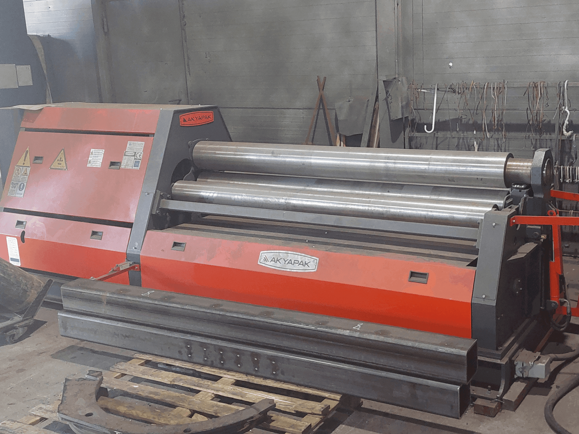 Koneen Akyapak AHS 20/06 etunäkymä