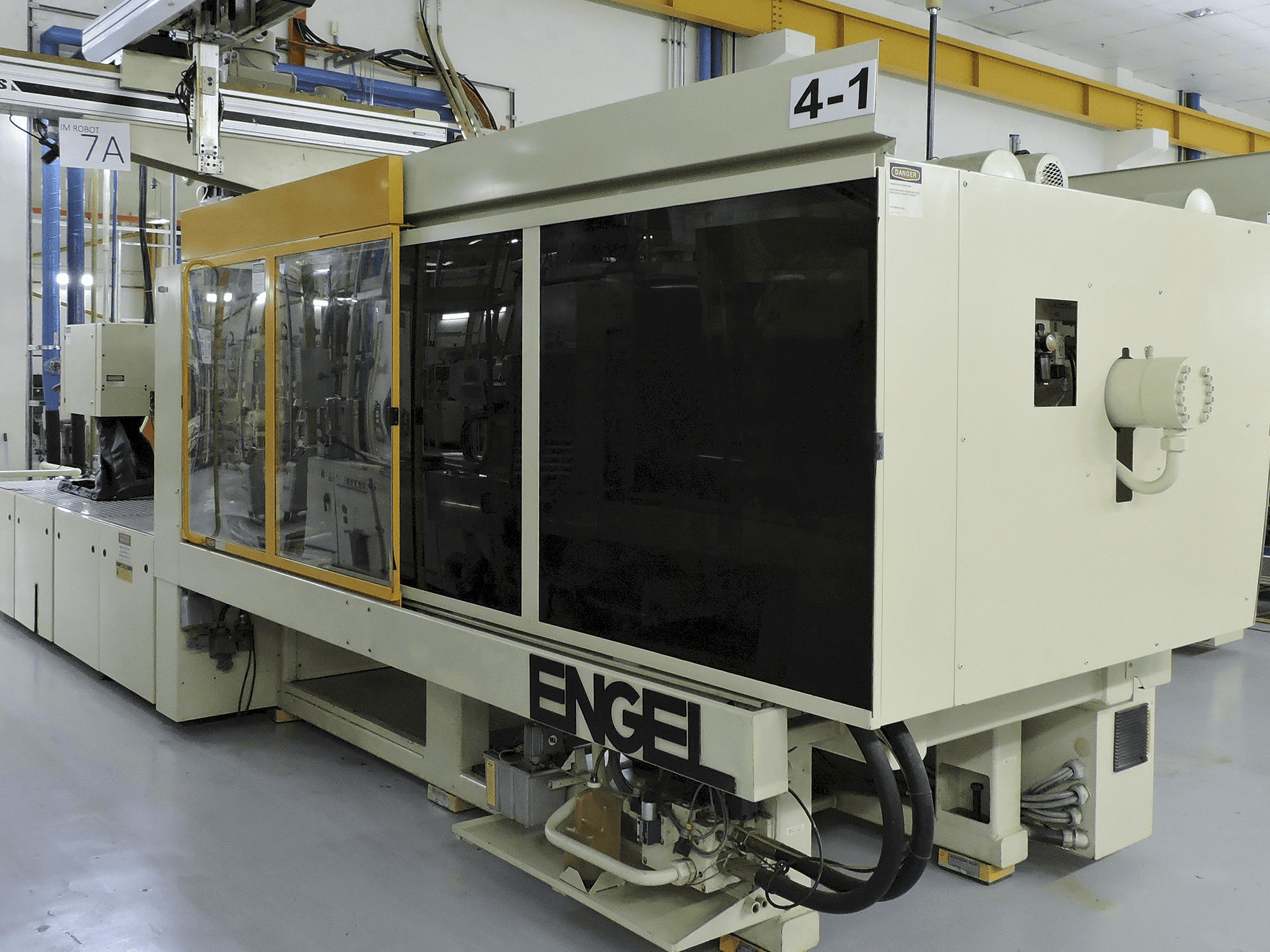 Koneen ENGEL etunäkymä ES1300/450 BHP