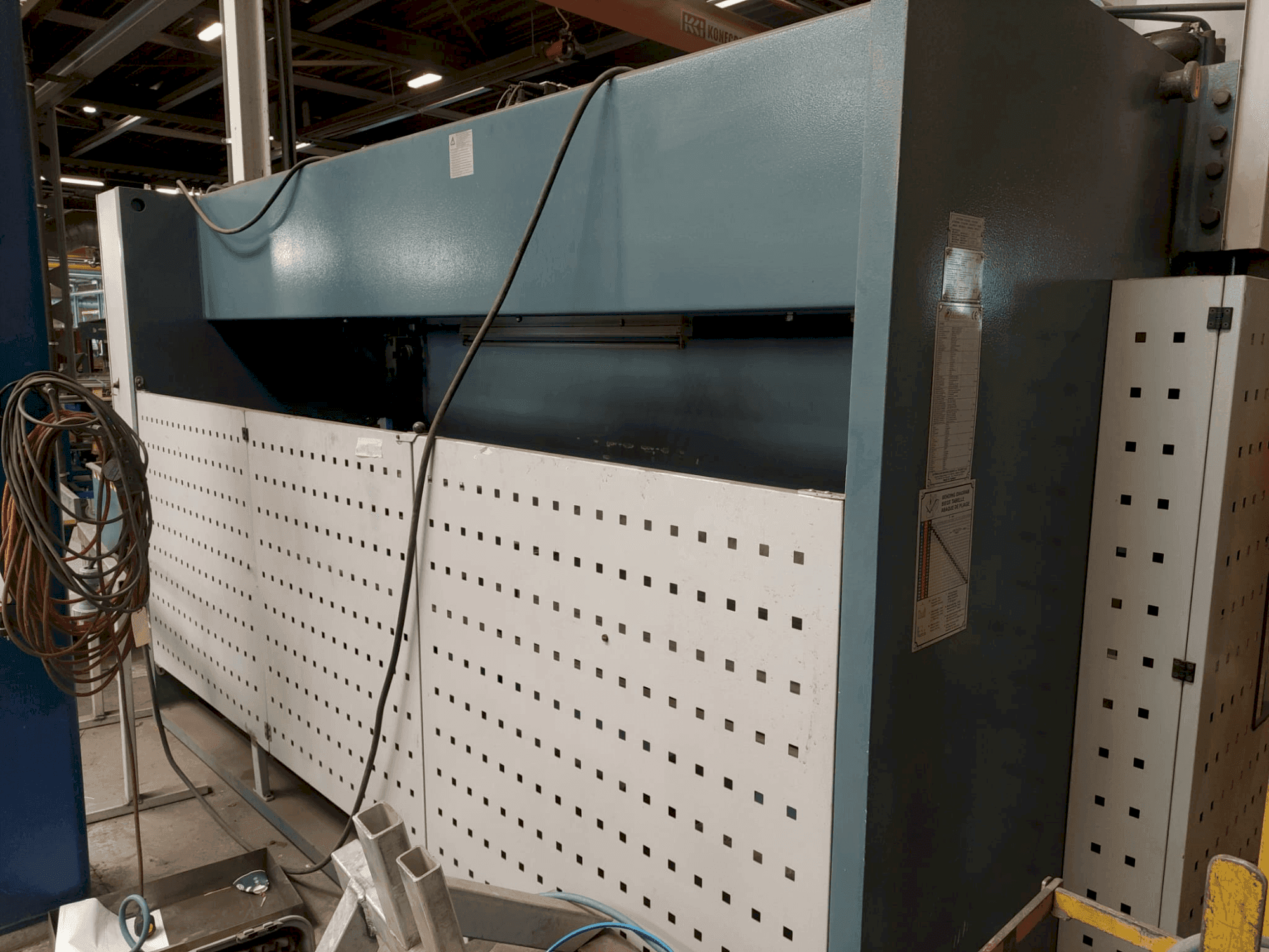 Koneen Durma E 40160 etunäkymä