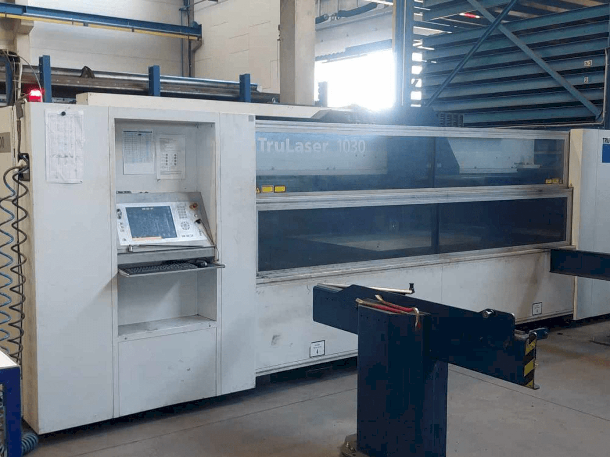 Koneen Trumpf TruLaser 1030 etunäkymä