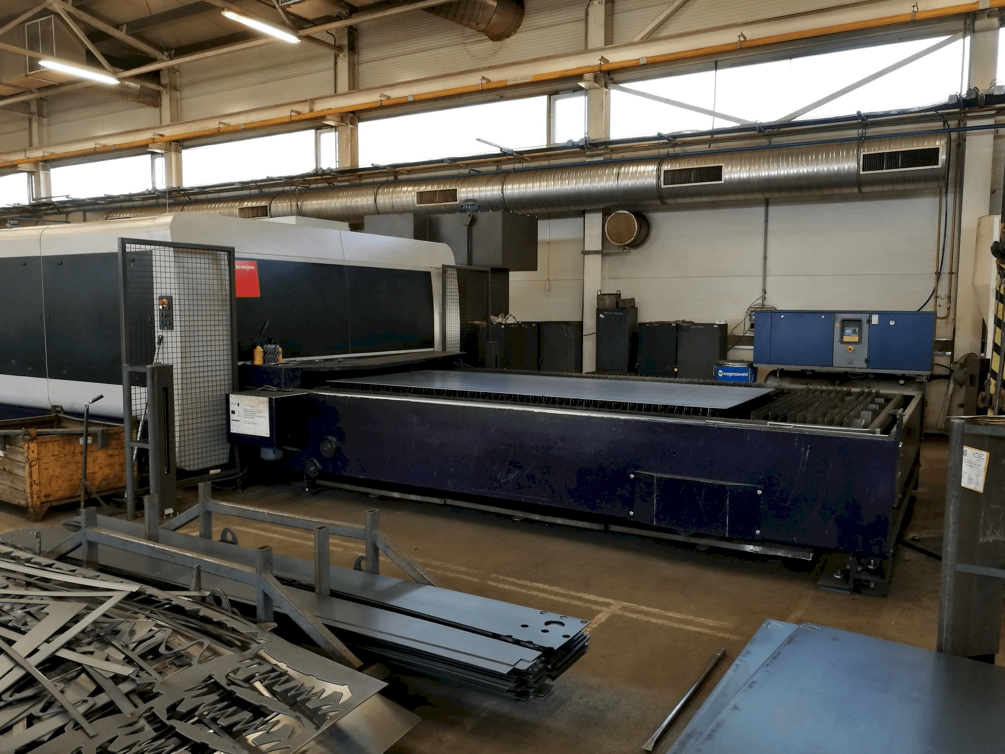 Koneen Bystronic BySprint Fiber 4020 vasemman sivun näkymä