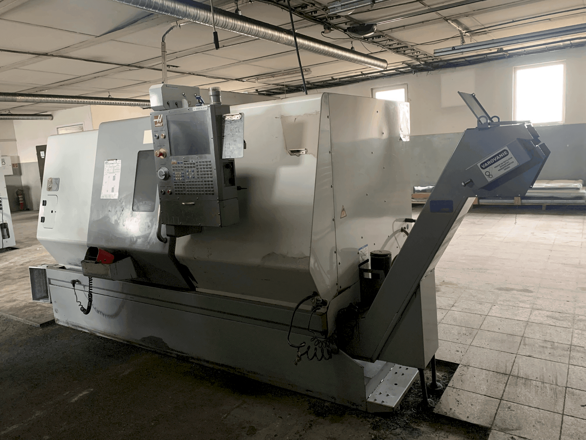 Koneen HAAS HAAS SL-30HE etunäkymä
